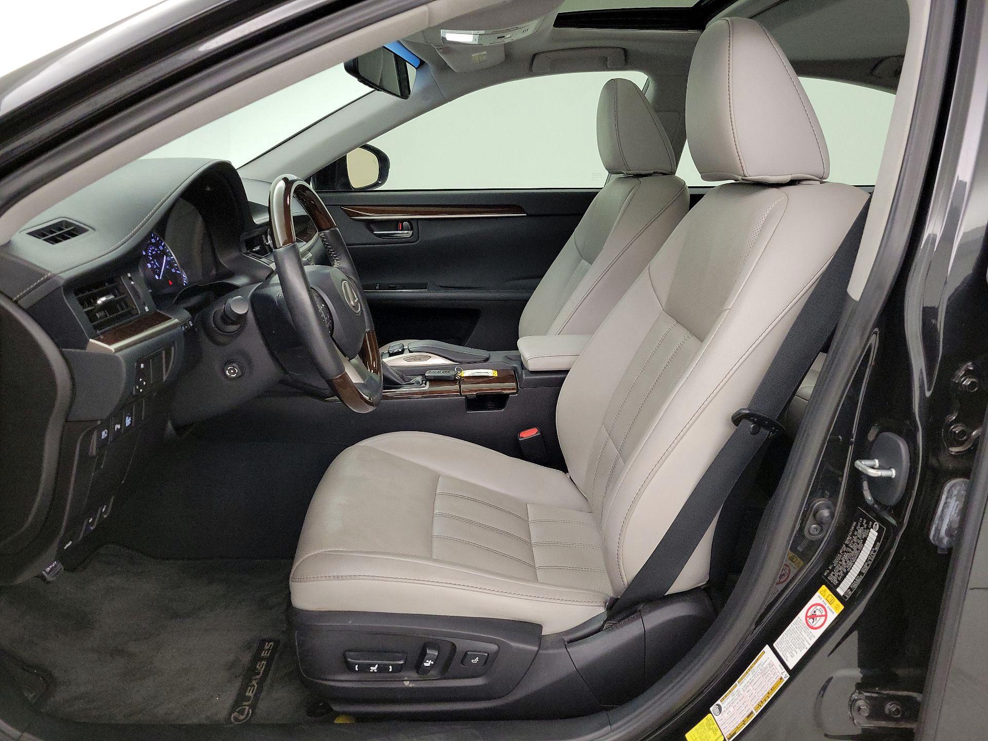 Thumbnail: 2017 Lexus ES - 11