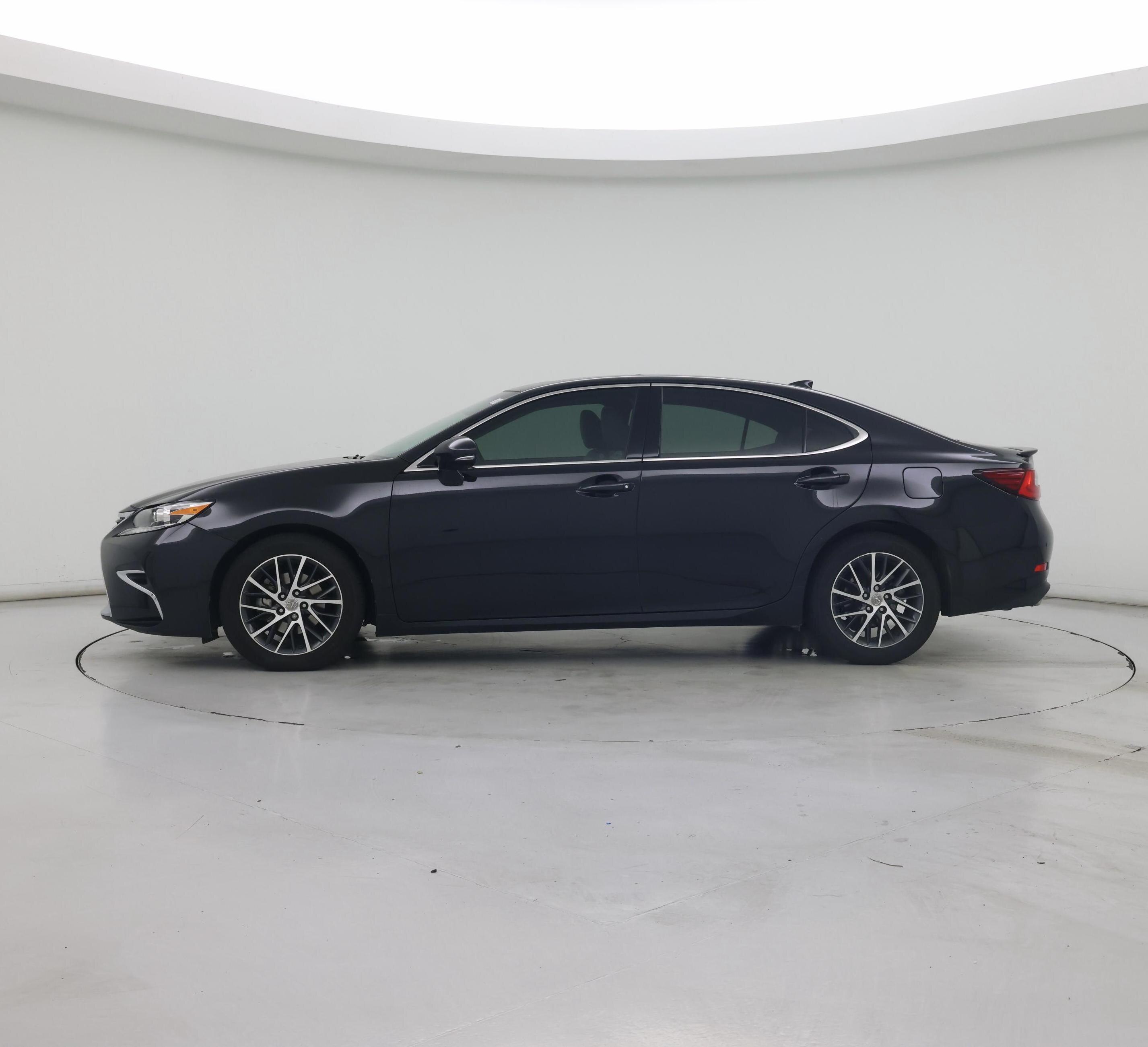 Thumbnail: 2017 Lexus ES - 3