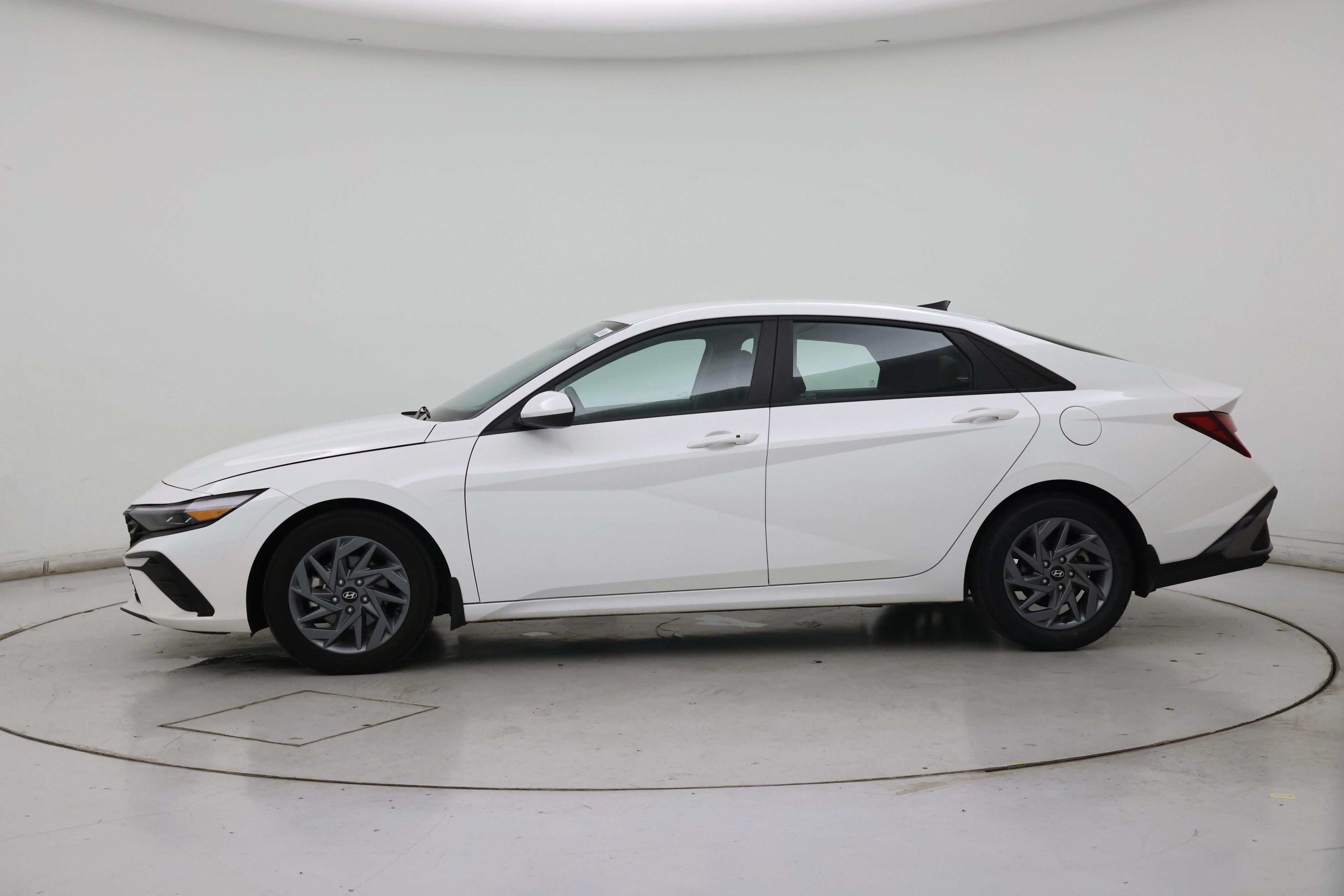 Thumbnail: 2024 Hyundai Elantra - 3