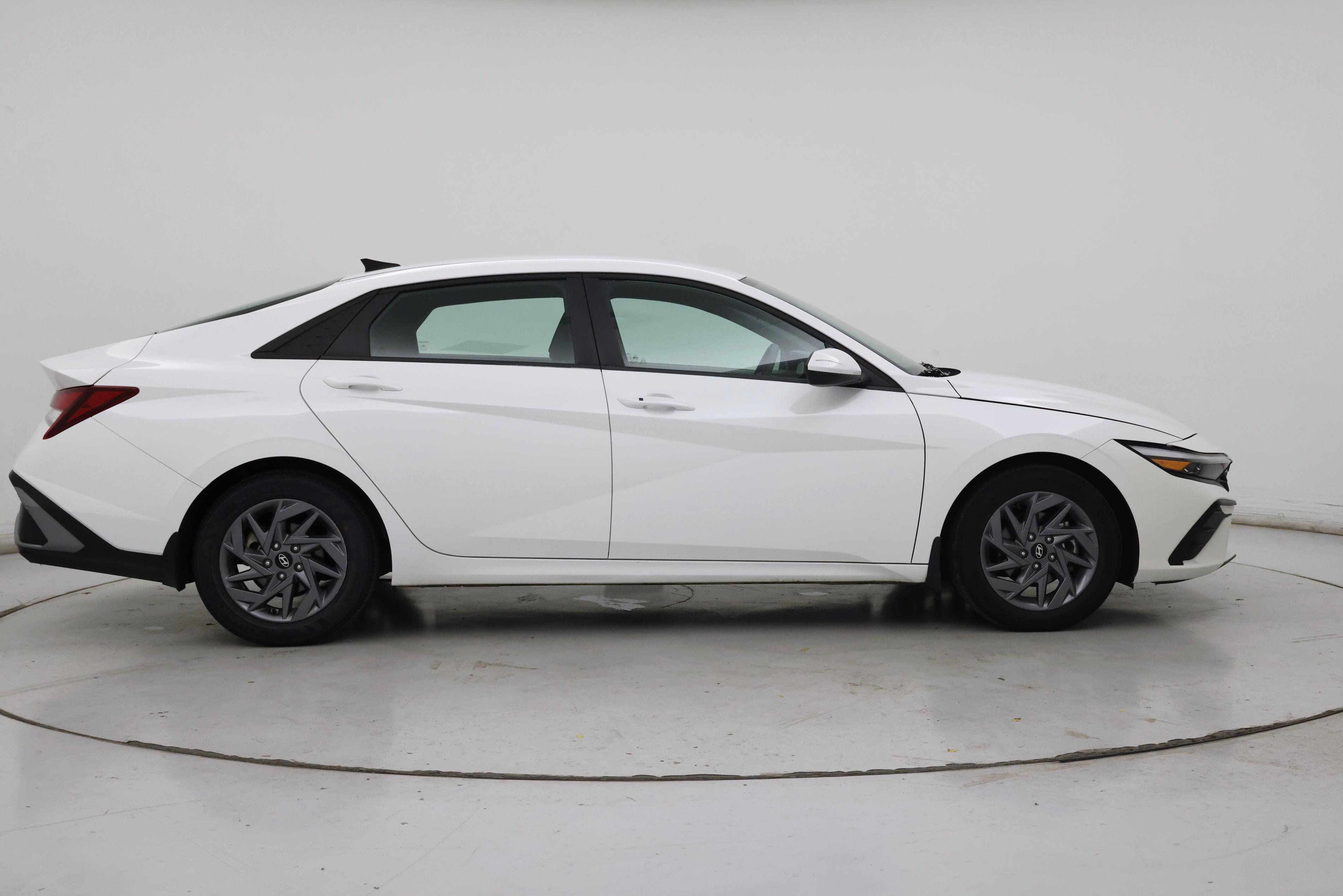 Thumbnail: 2024 Hyundai Elantra - 7