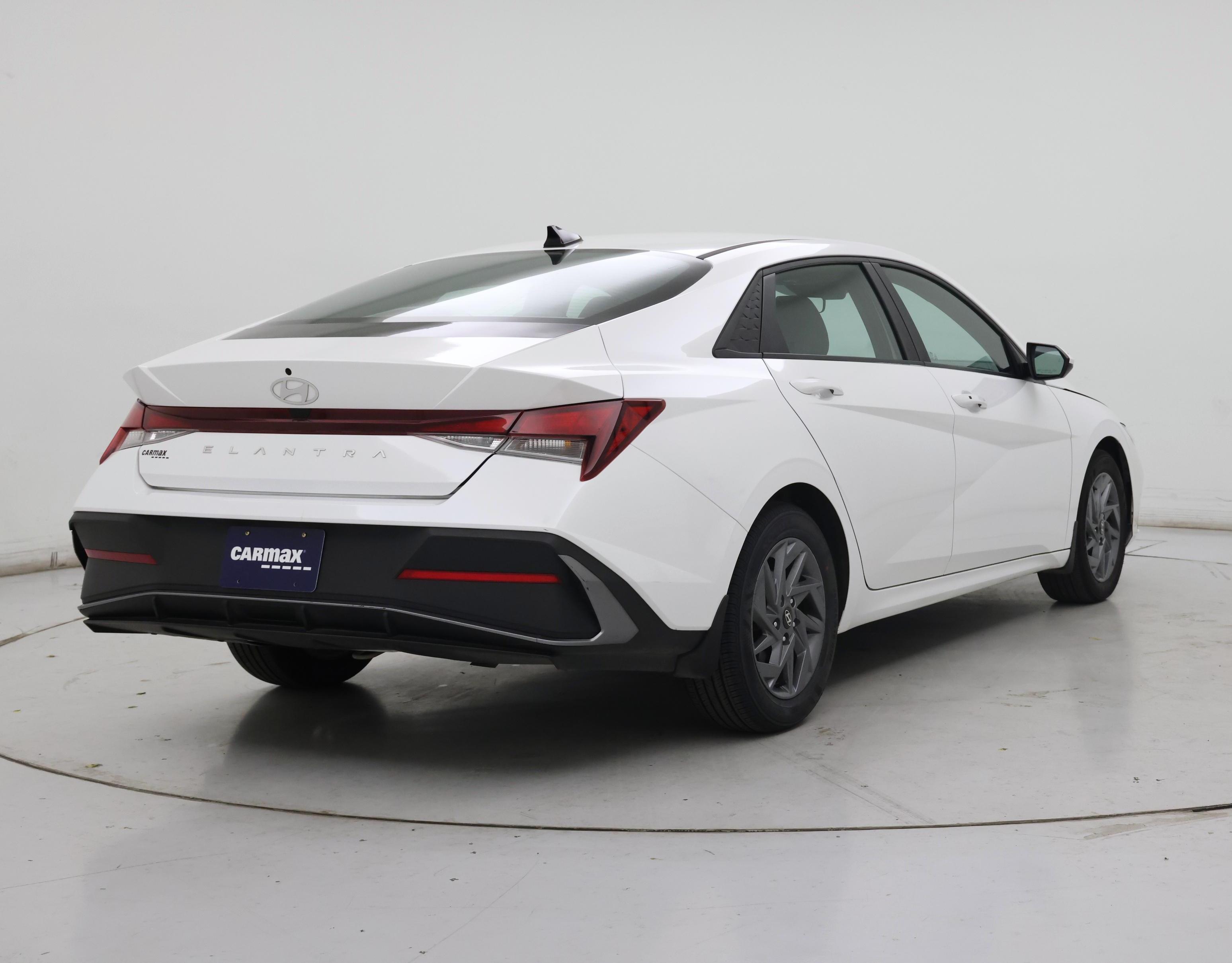 Thumbnail: 2024 Hyundai Elantra - 8