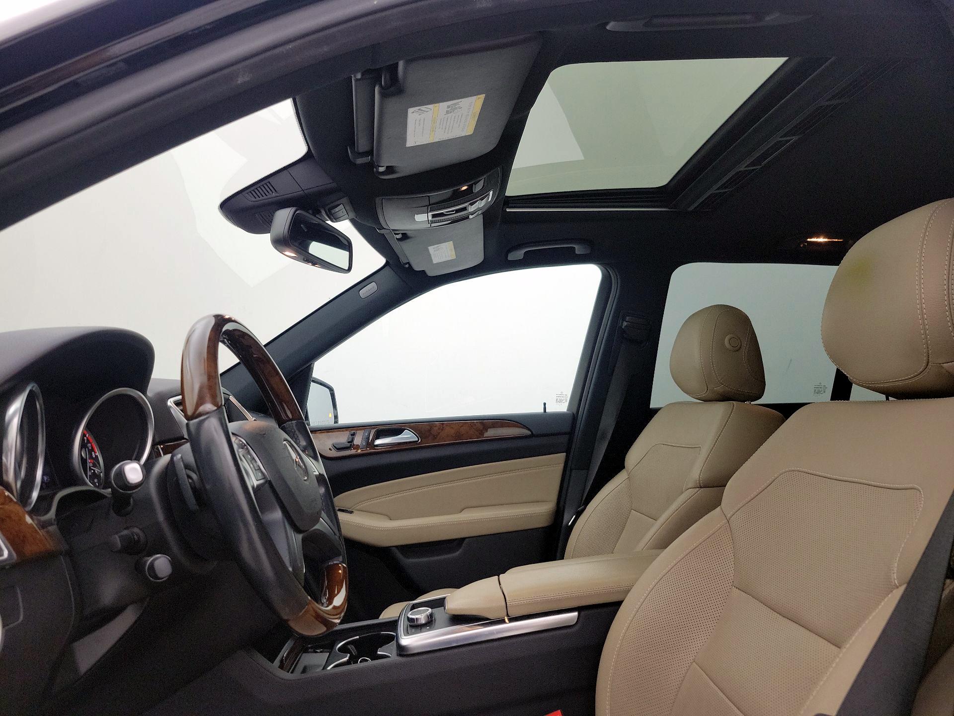 Thumbnail: 2015 Mercedes-Benz M-Class - 20