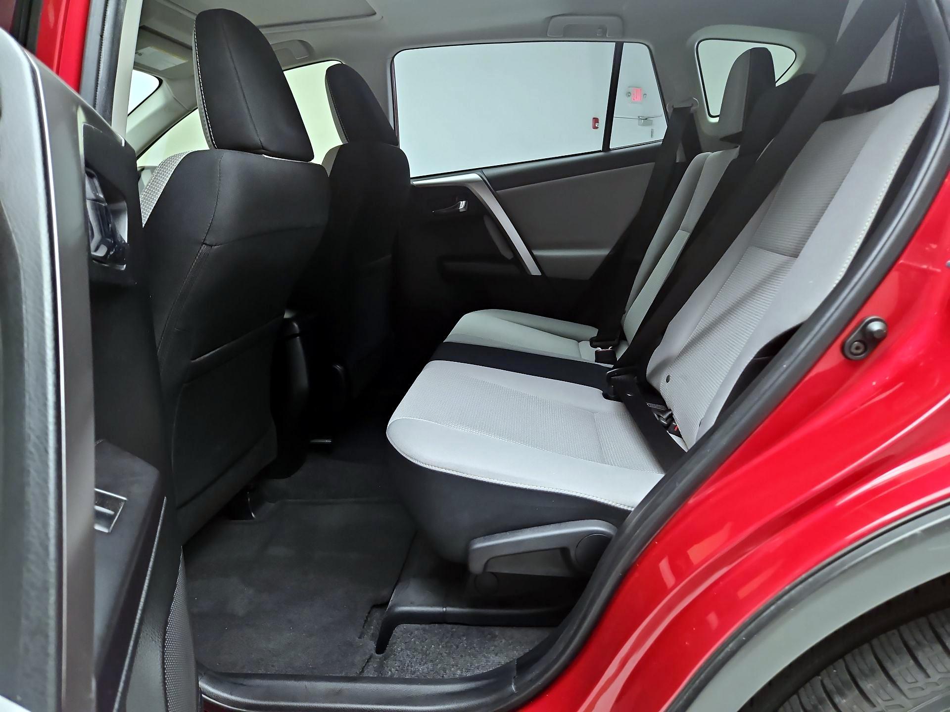 Thumbnail: 2017 Toyota RAV4 - 20