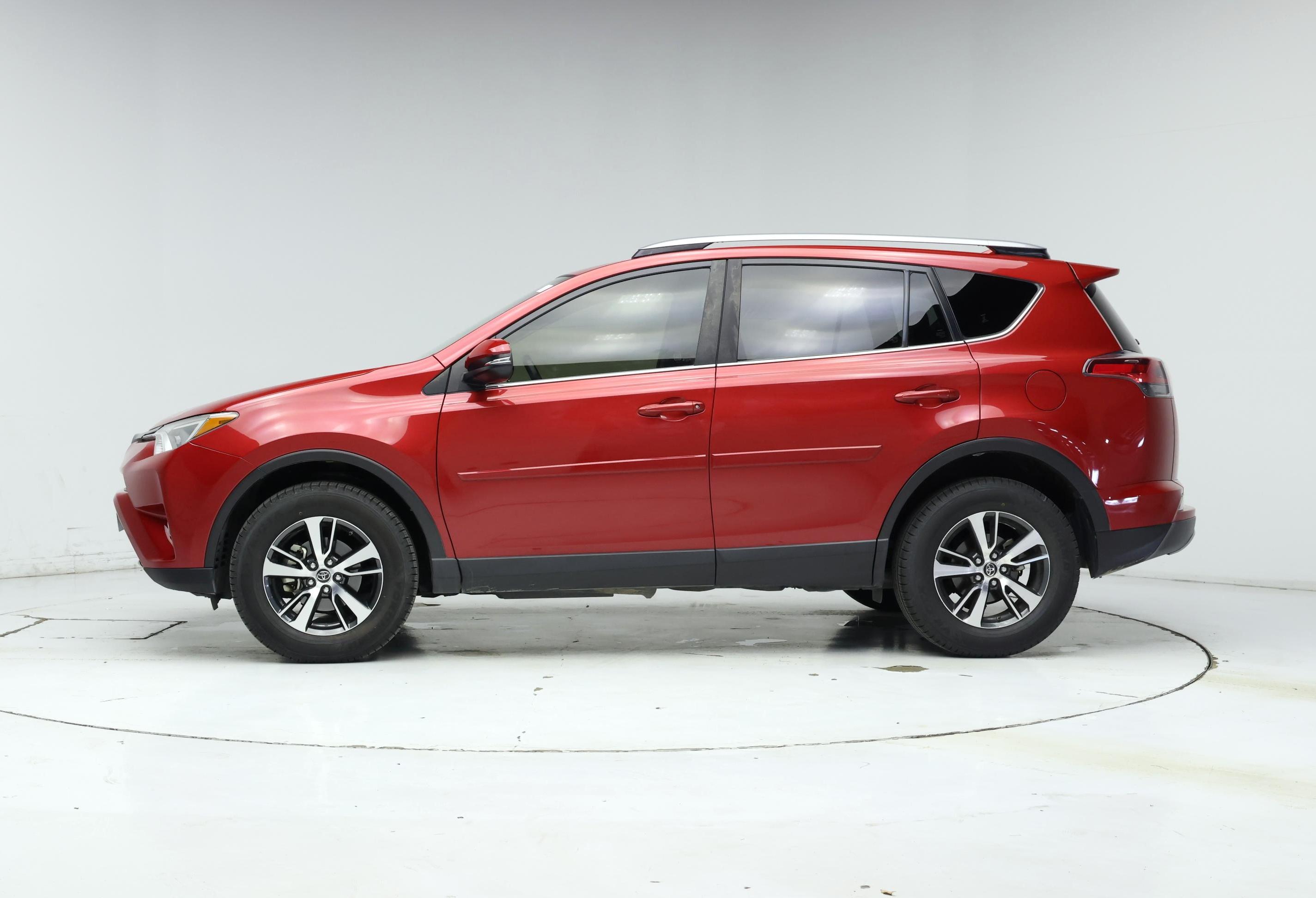Thumbnail: 2017 Toyota RAV4 - 3