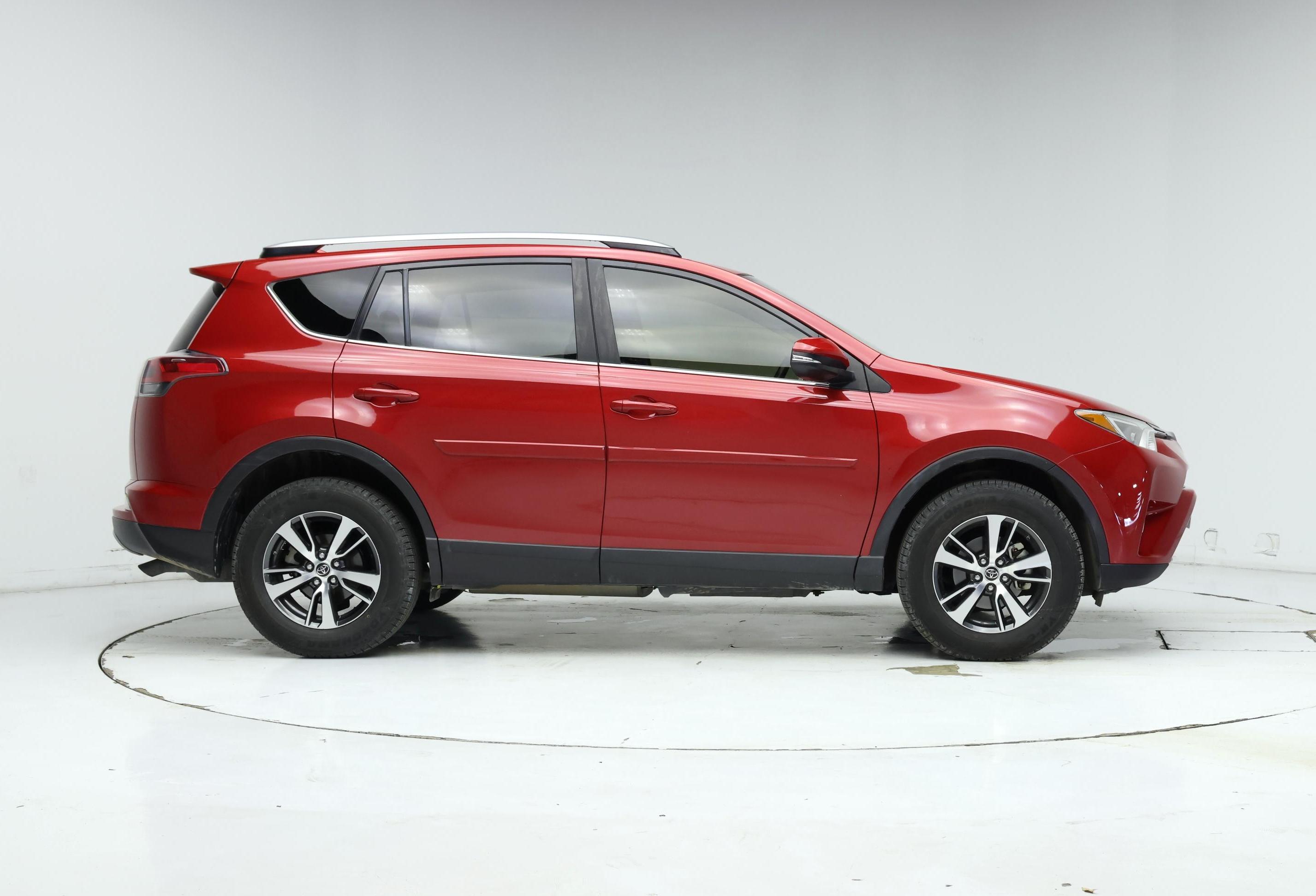 Thumbnail: 2017 Toyota RAV4 - 7