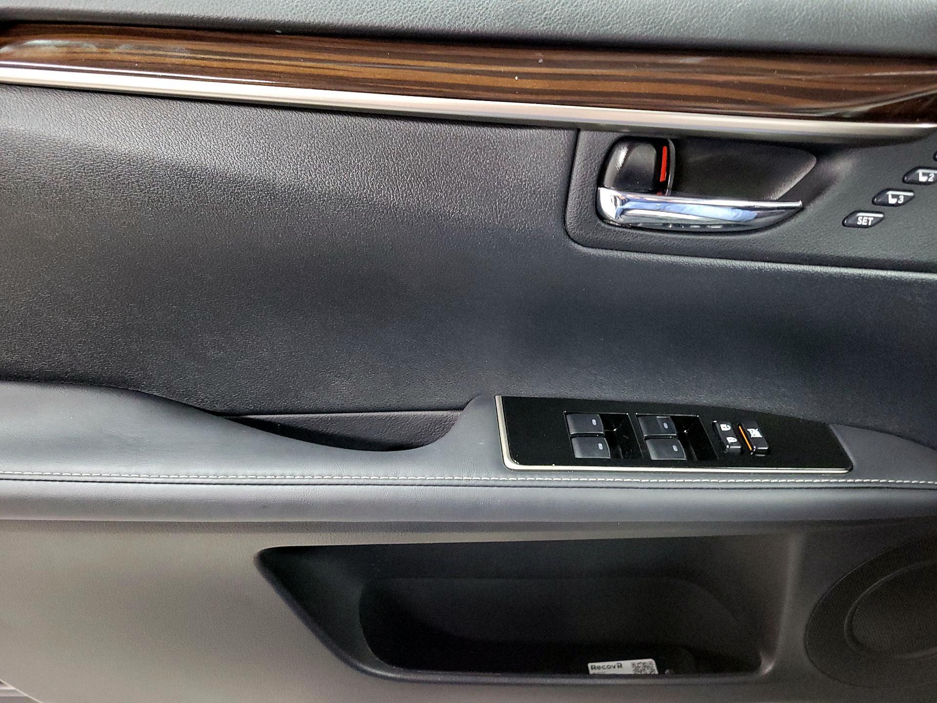 Thumbnail: 2017 Lexus ES - 10