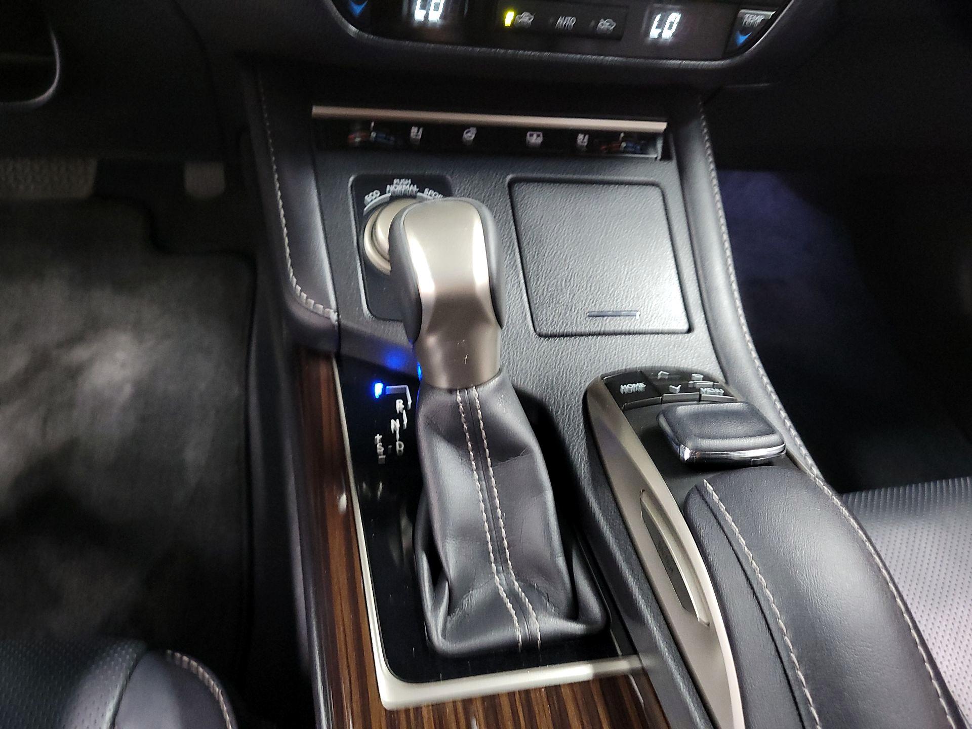 Thumbnail: 2017 Lexus ES - 14