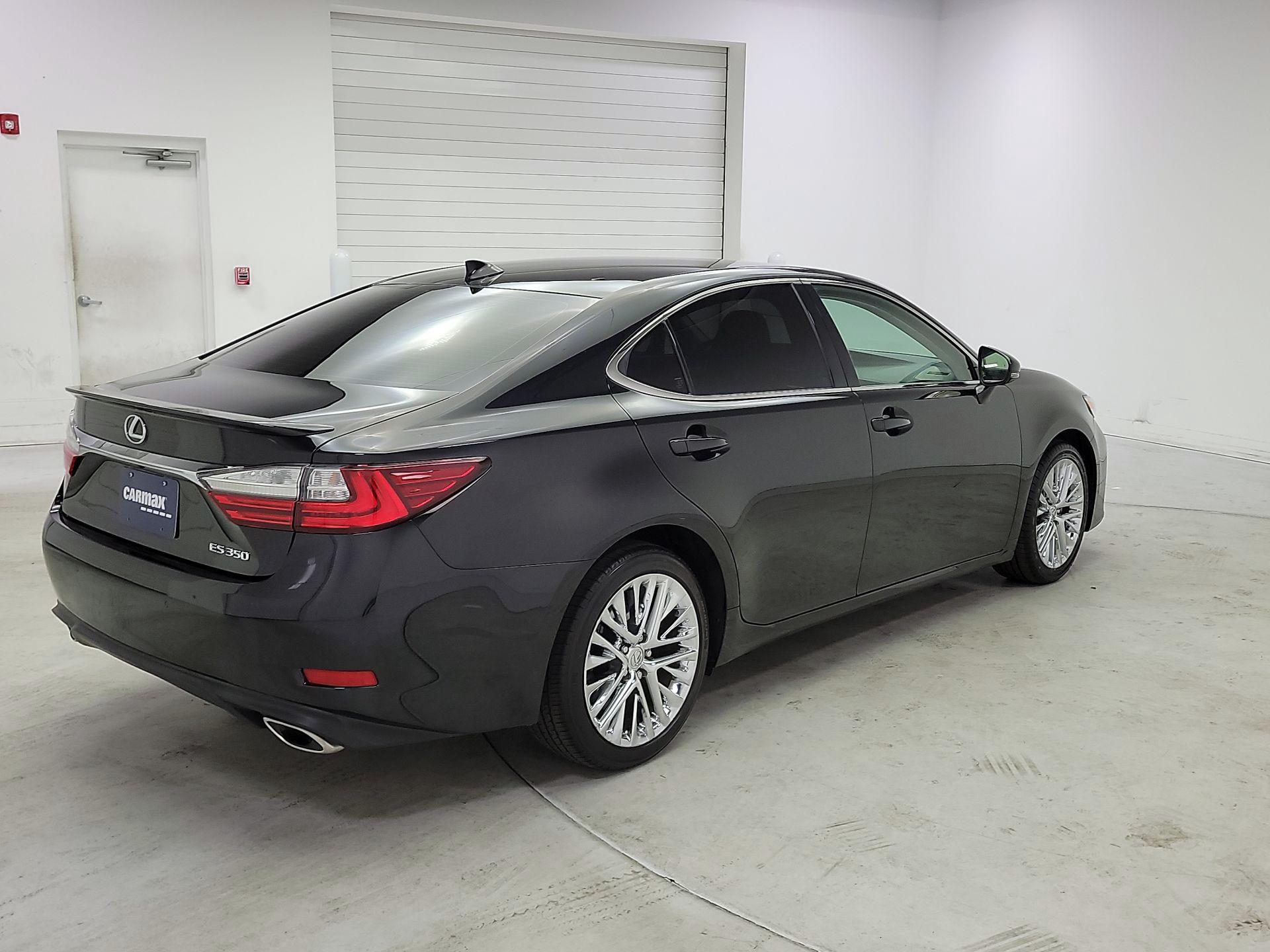 Thumbnail: 2017 Lexus ES - 5
