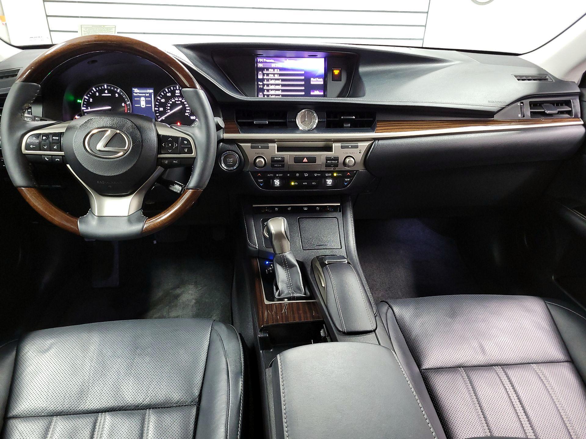 Thumbnail: 2017 Lexus ES - 8
