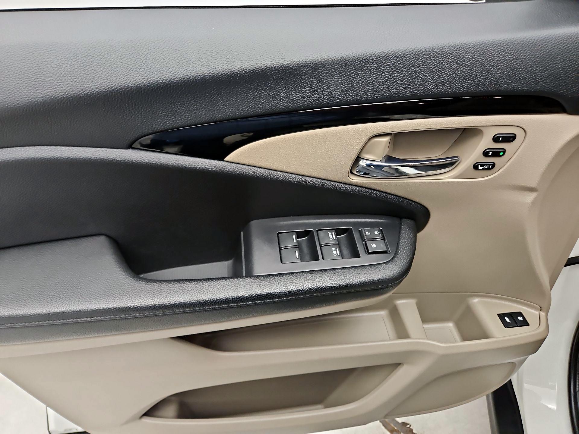 Thumbnail: 2019 Honda Pilot - 12
