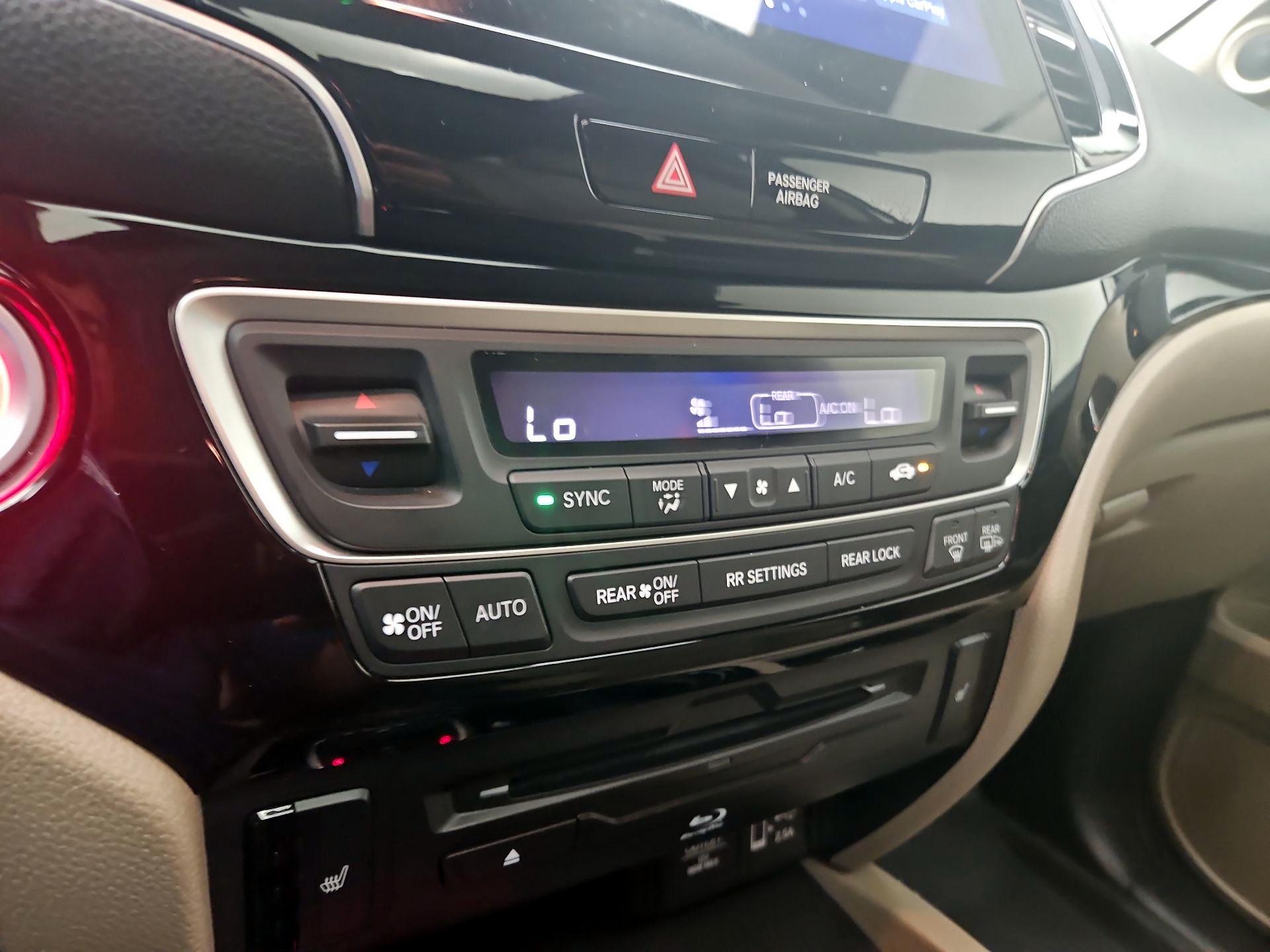 Thumbnail: 2019 Honda Pilot - 16