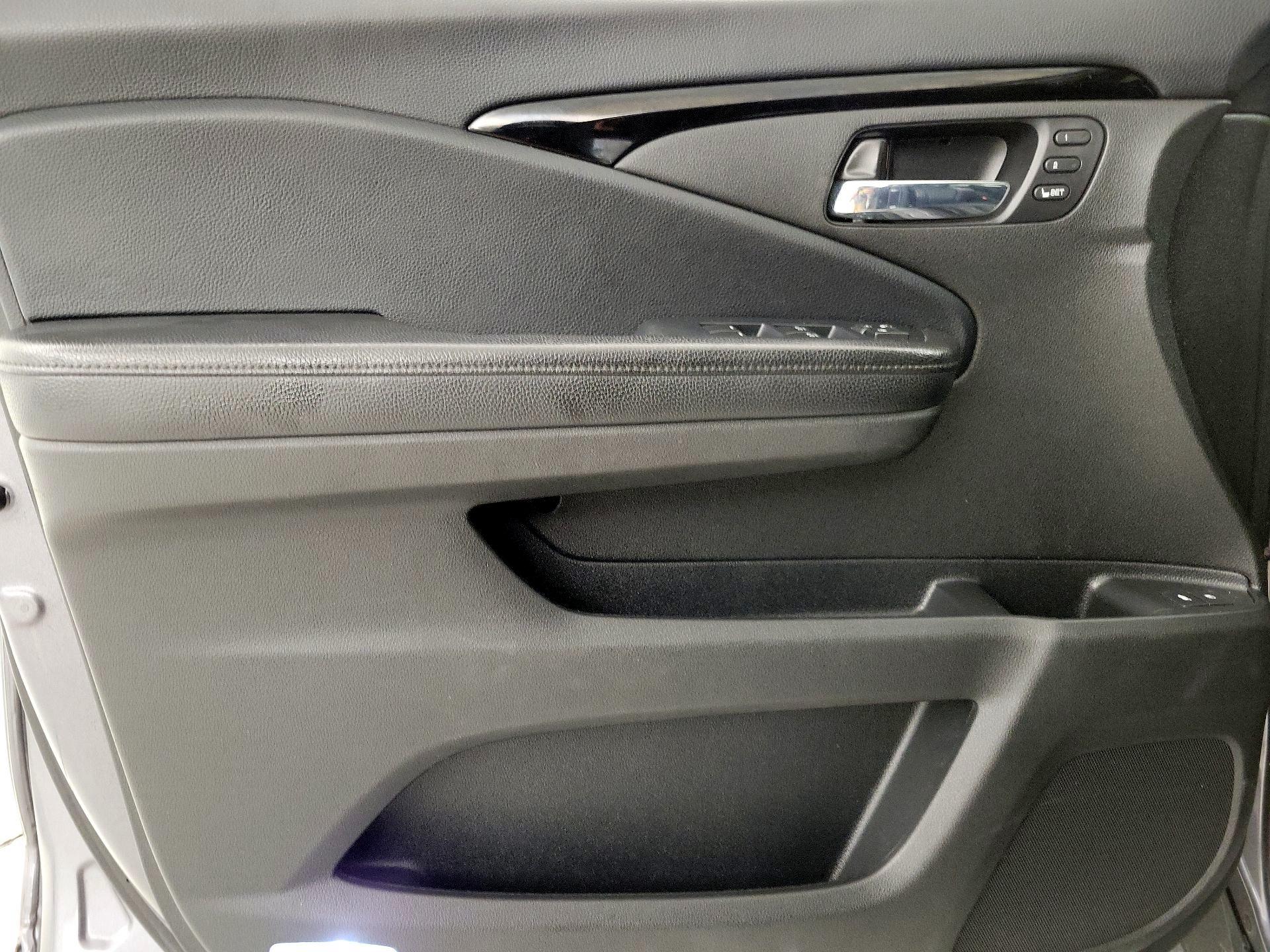 Thumbnail: 2020 Honda Pilot - 12