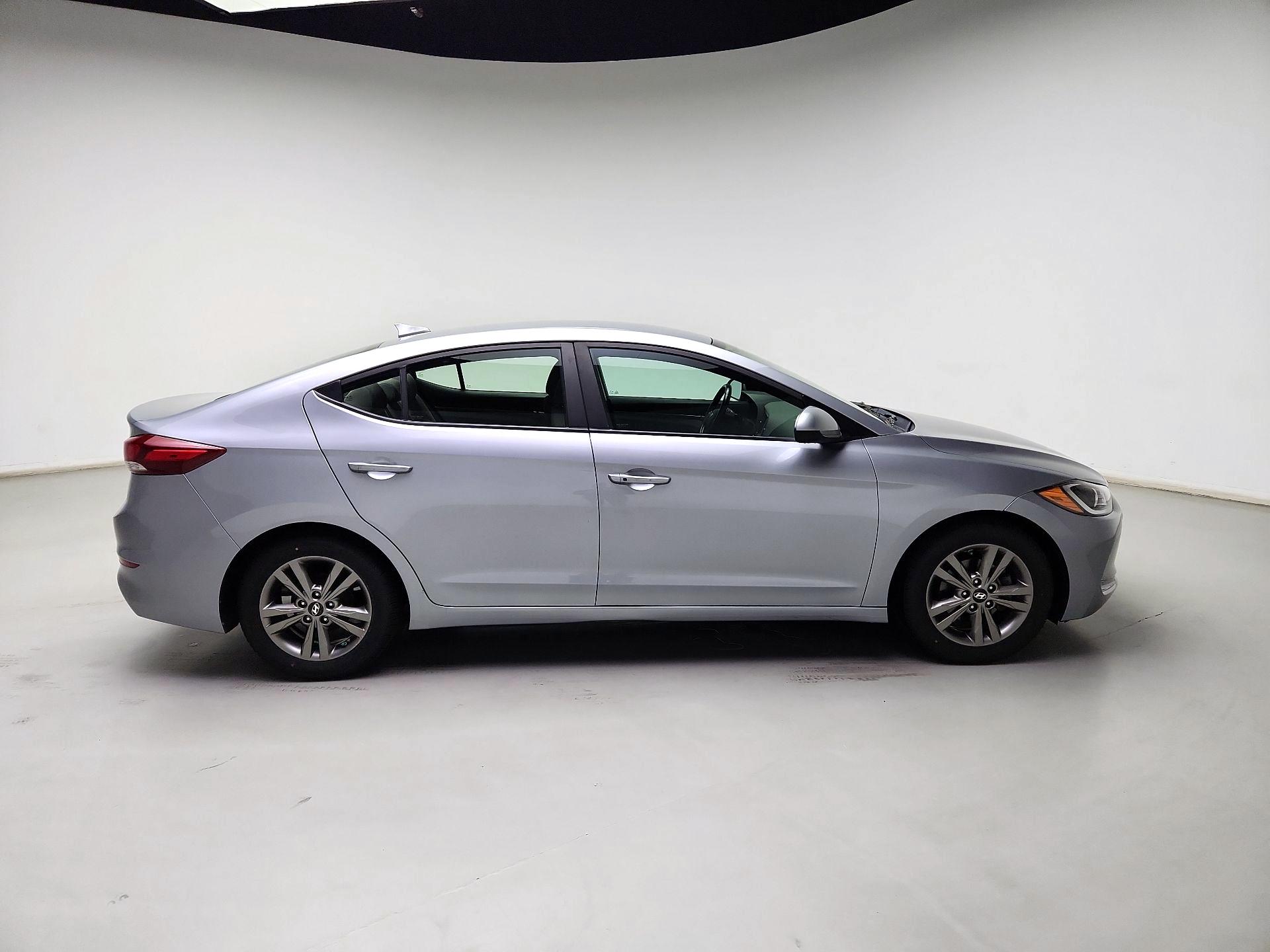 Thumbnail: 2017 Hyundai Elantra - 4