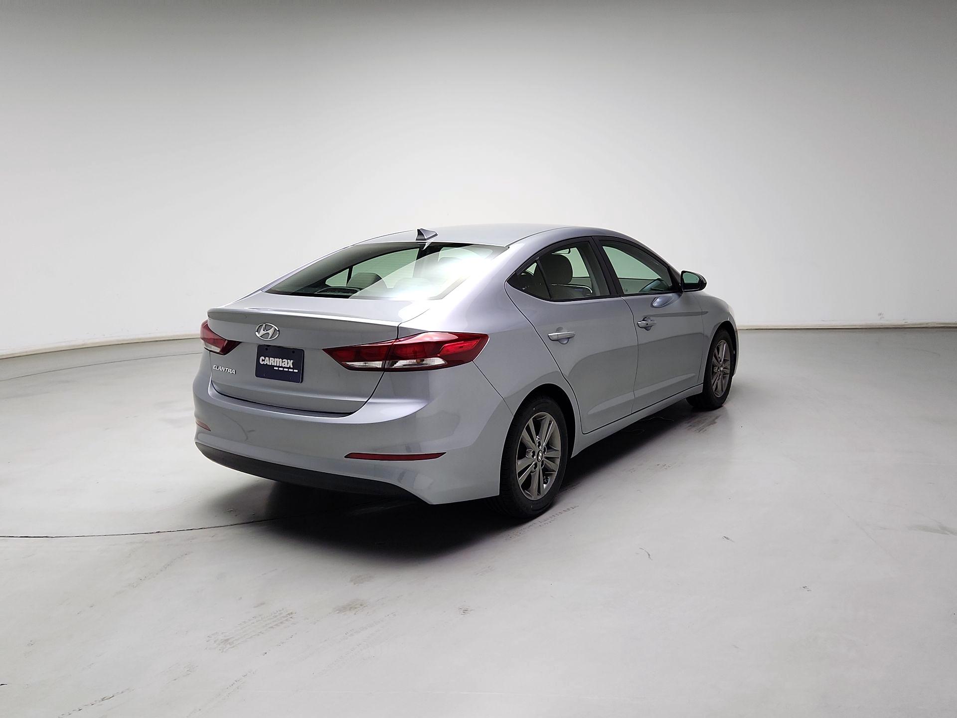 Thumbnail: 2017 Hyundai Elantra - 5