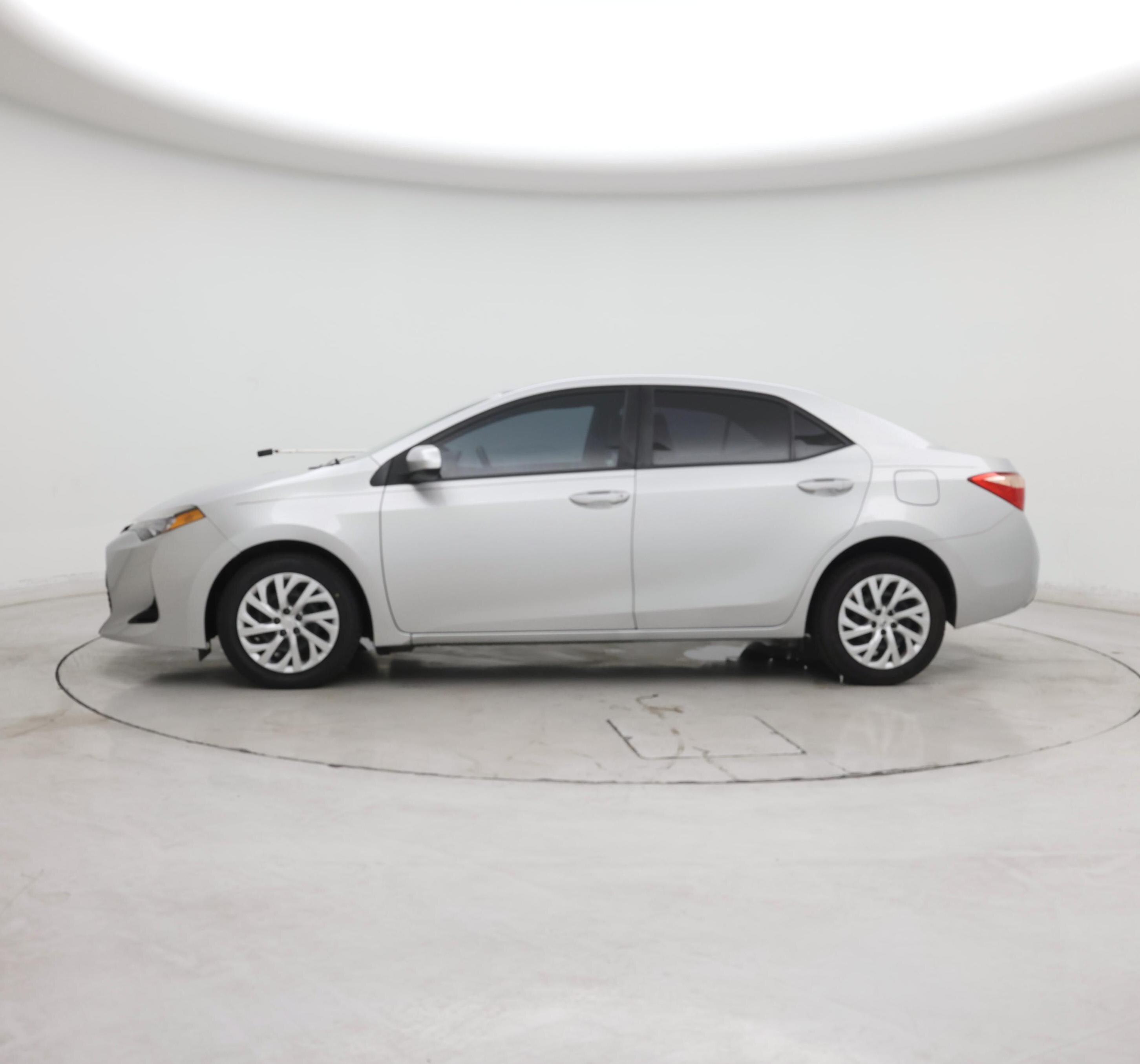 Thumbnail: 2017 Toyota Corolla - 3