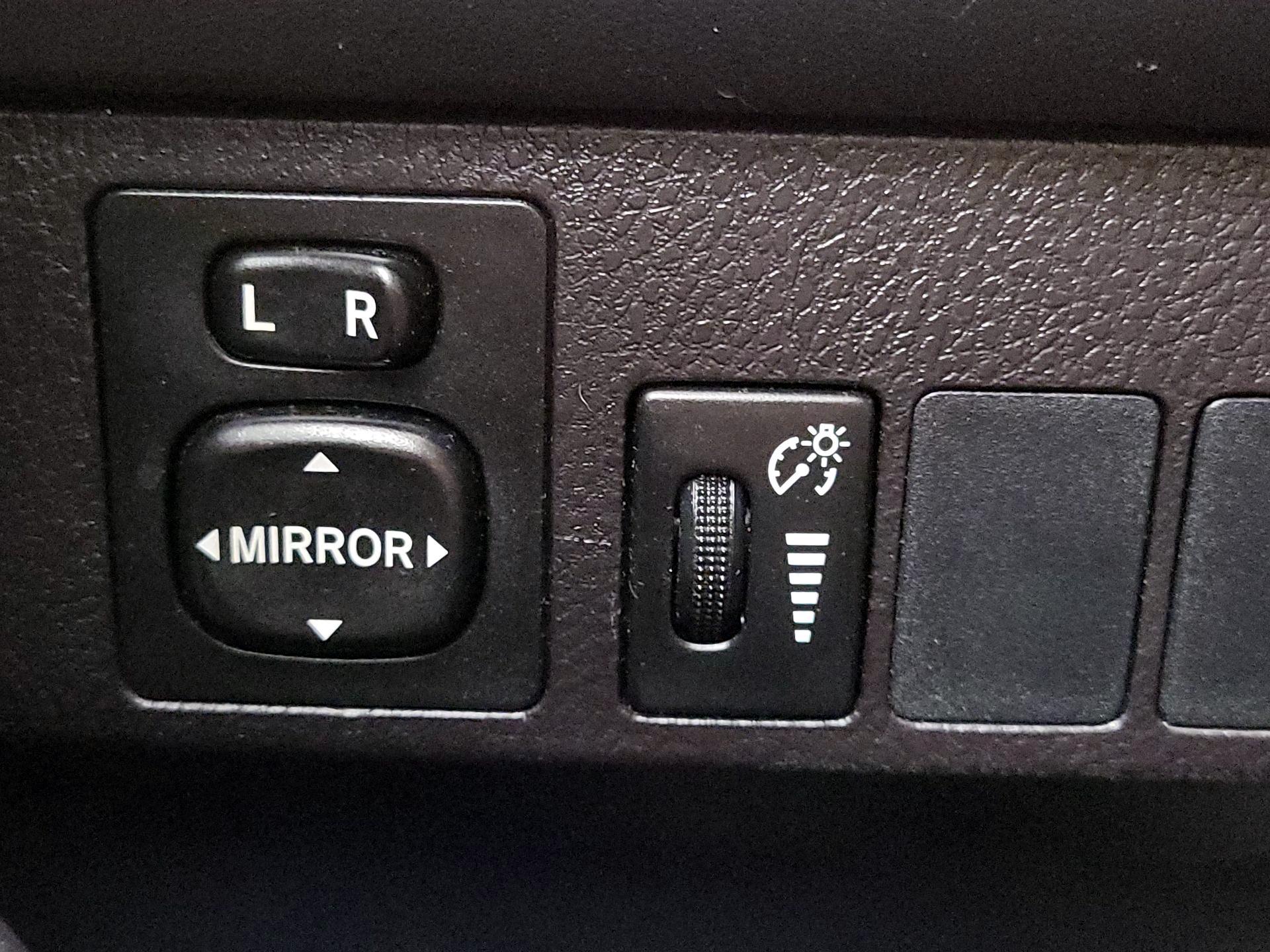 Thumbnail: 2016 Toyota RAV4 - 13