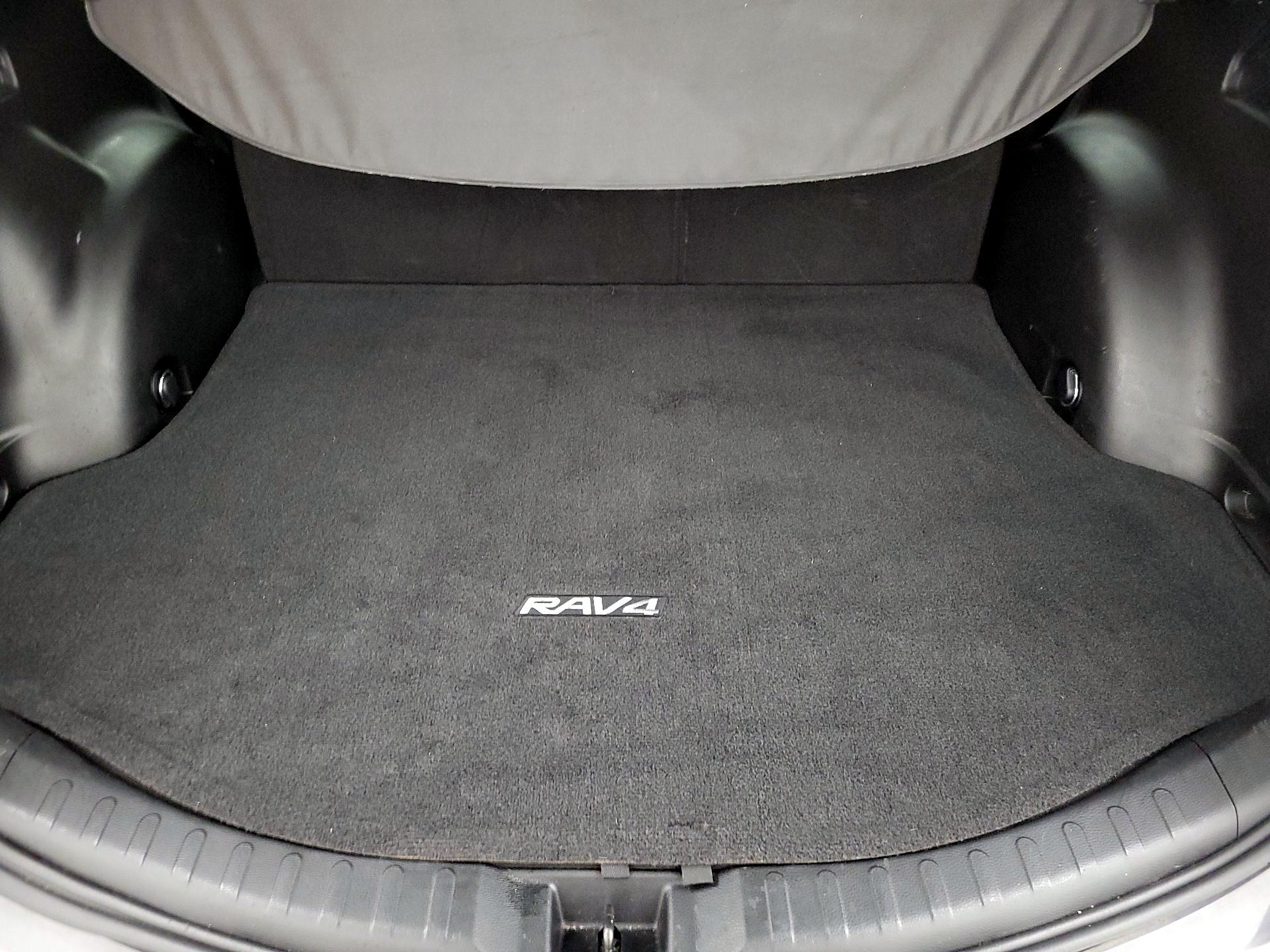 Thumbnail: 2016 Toyota RAV4 - 20