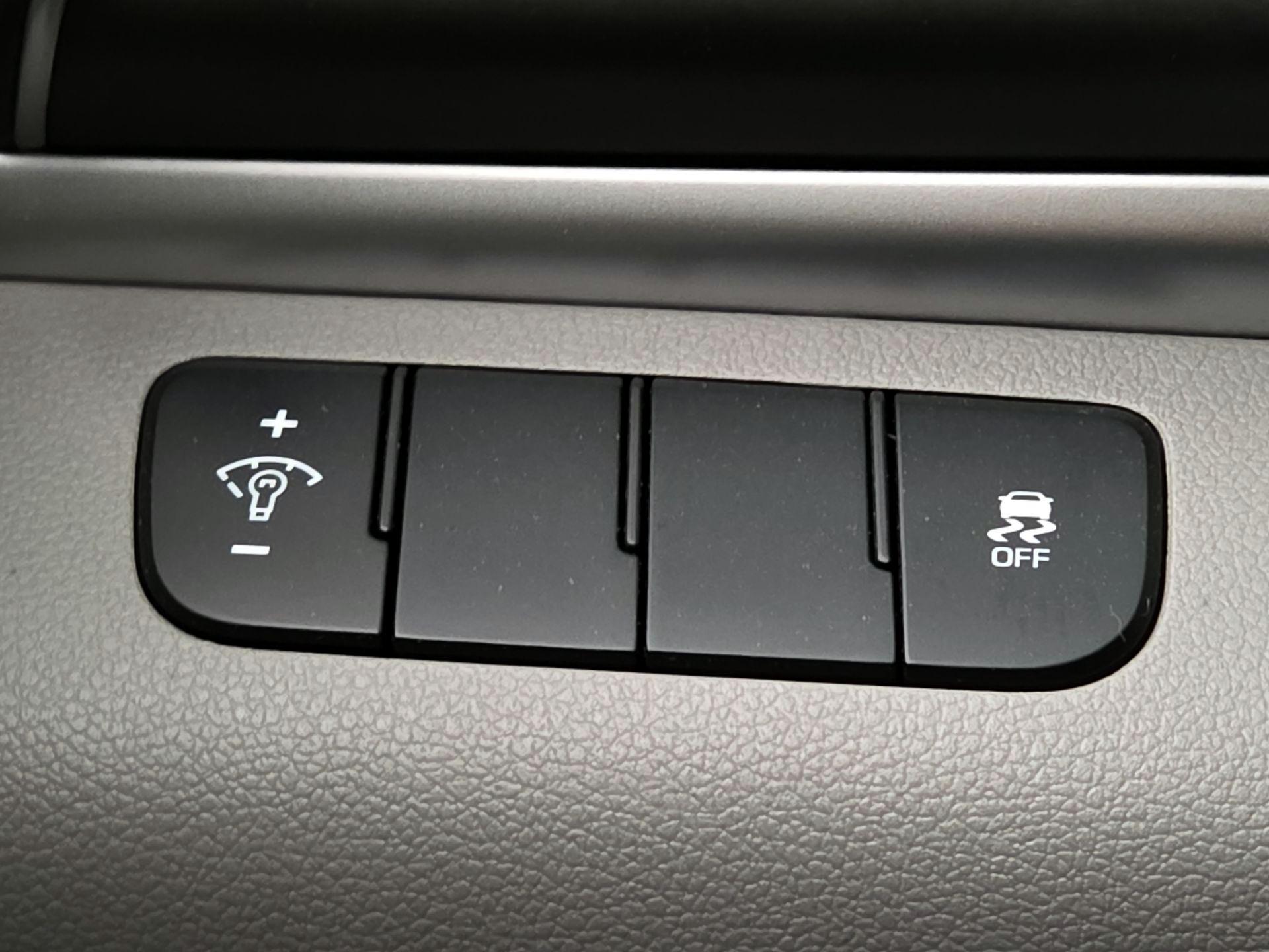 Thumbnail: 2019 Hyundai Elantra - 13