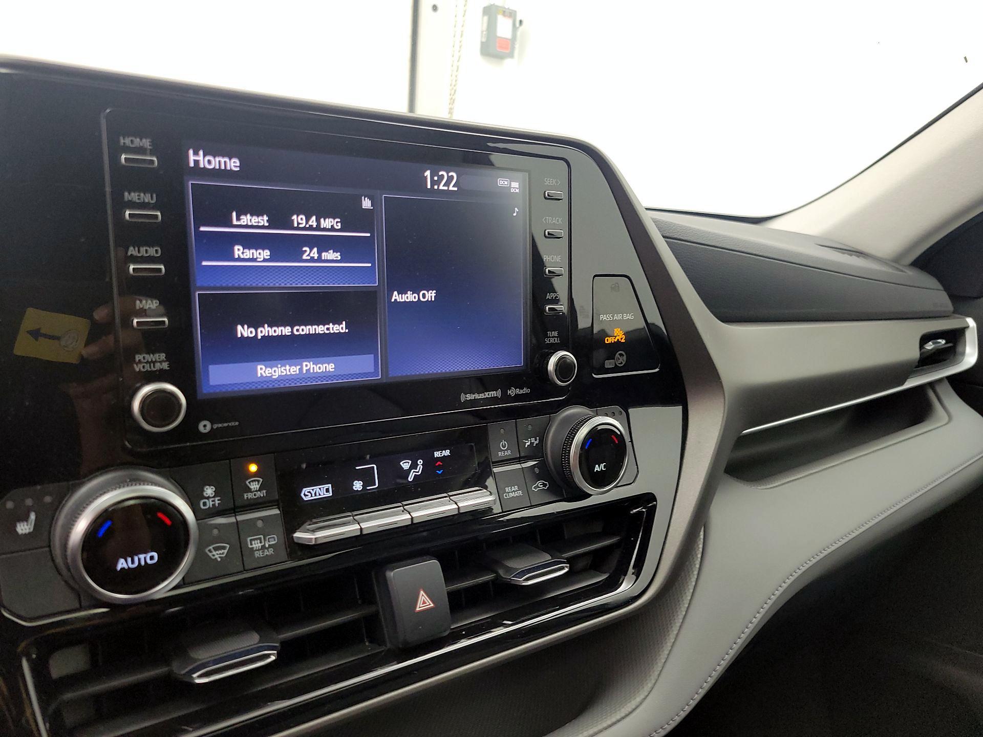 Thumbnail: 2022 Toyota Highlander - 15