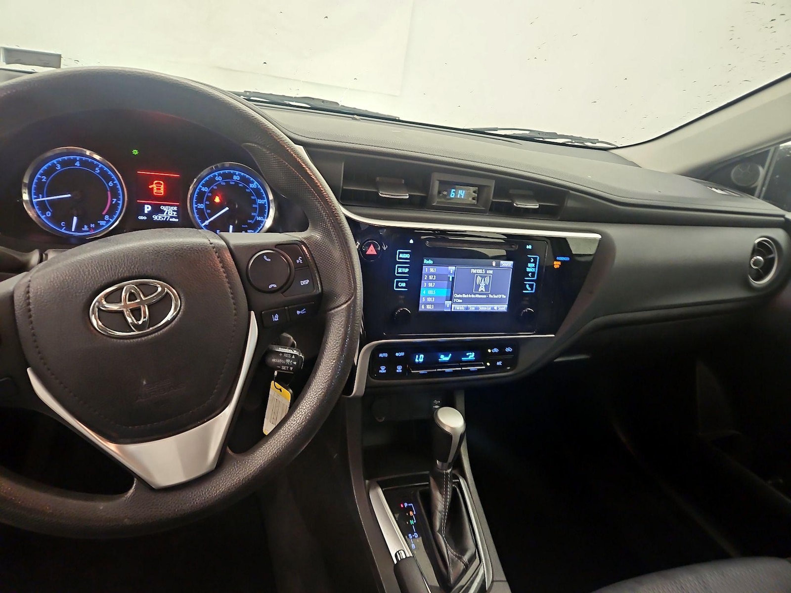 2019 Toyota Corolla LE - Photo 10