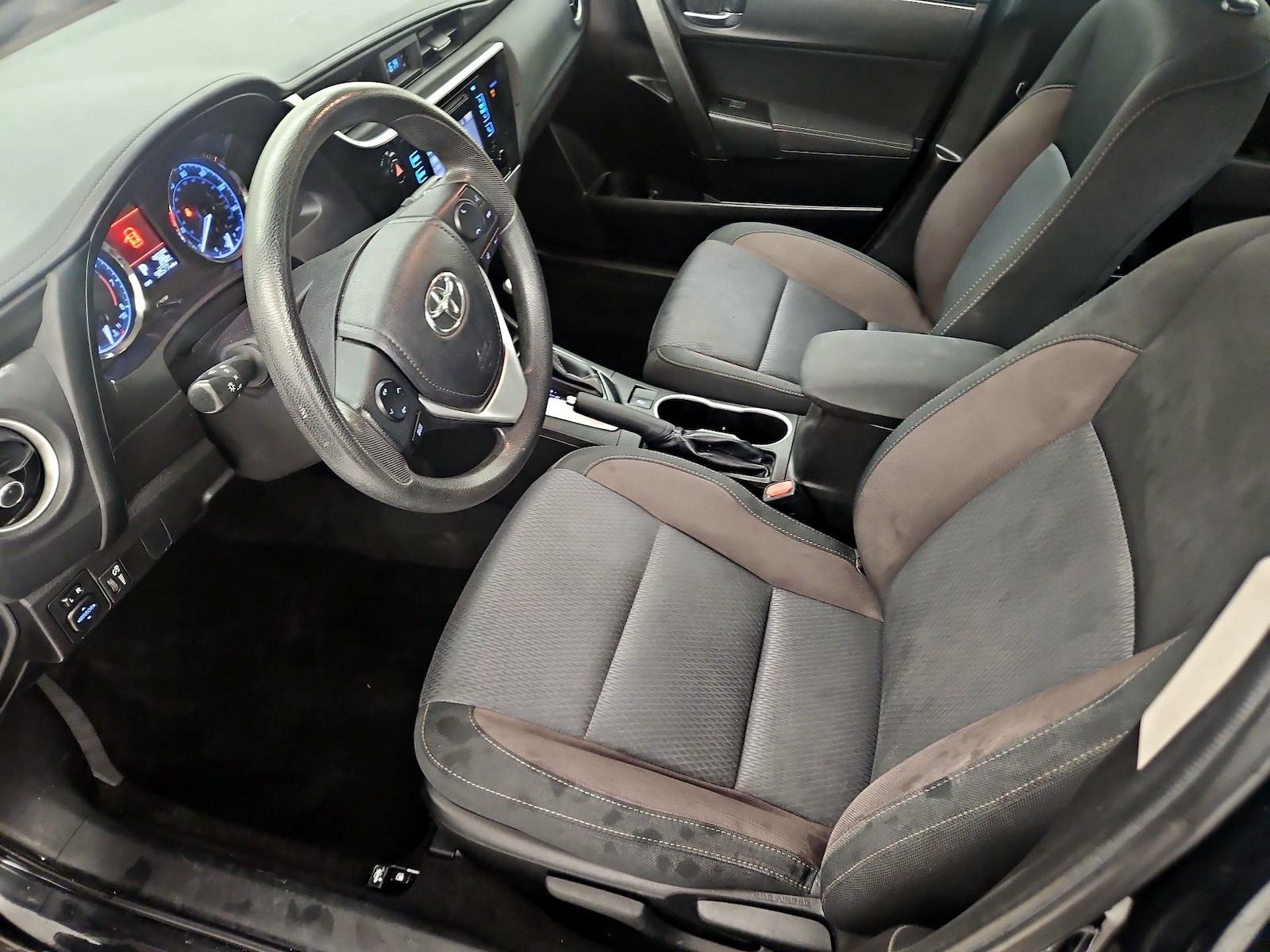 2019 Toyota Corolla LE - Photo 12