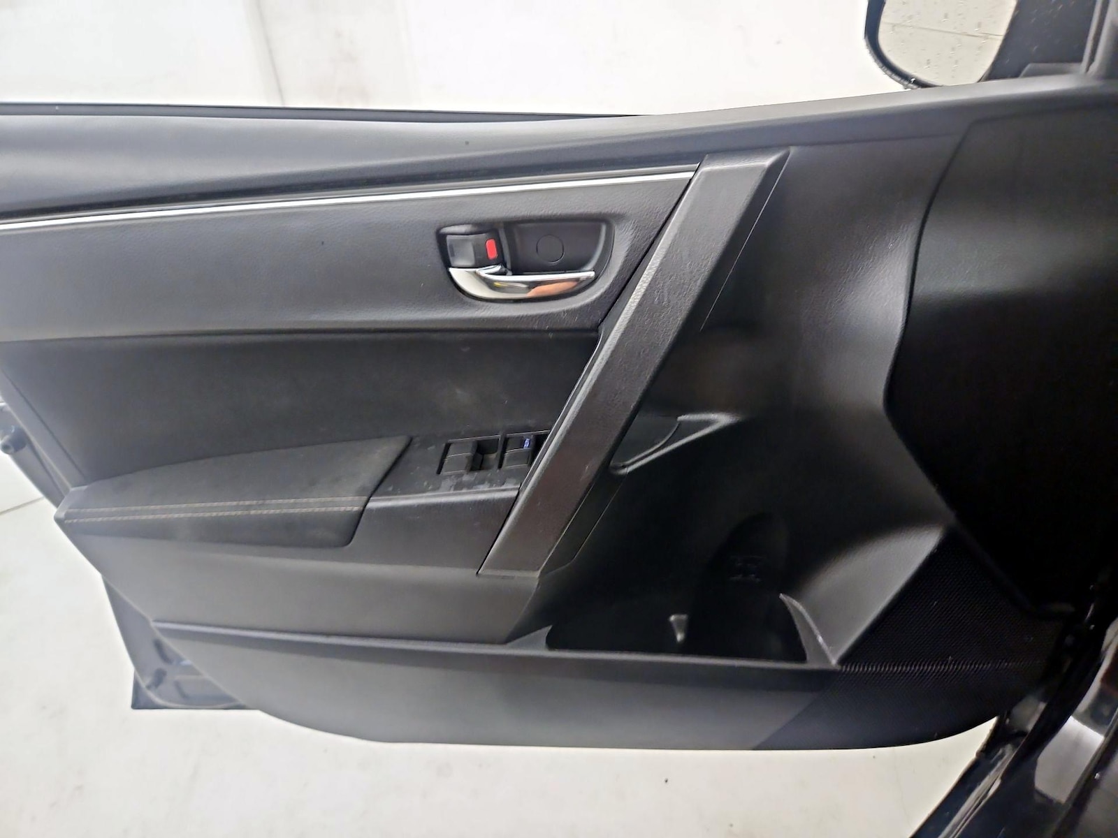 2019 Toyota Corolla LE - Photo 13
