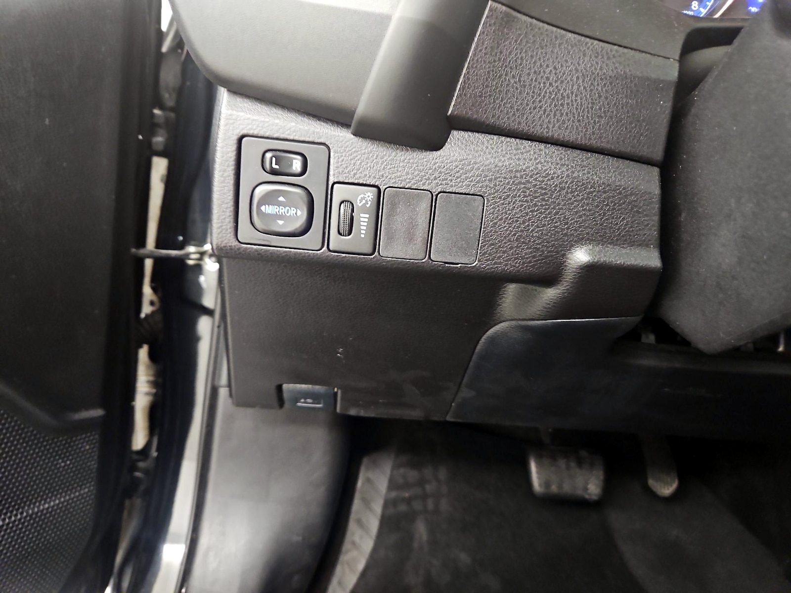 2019 Toyota Corolla LE - Photo 14
