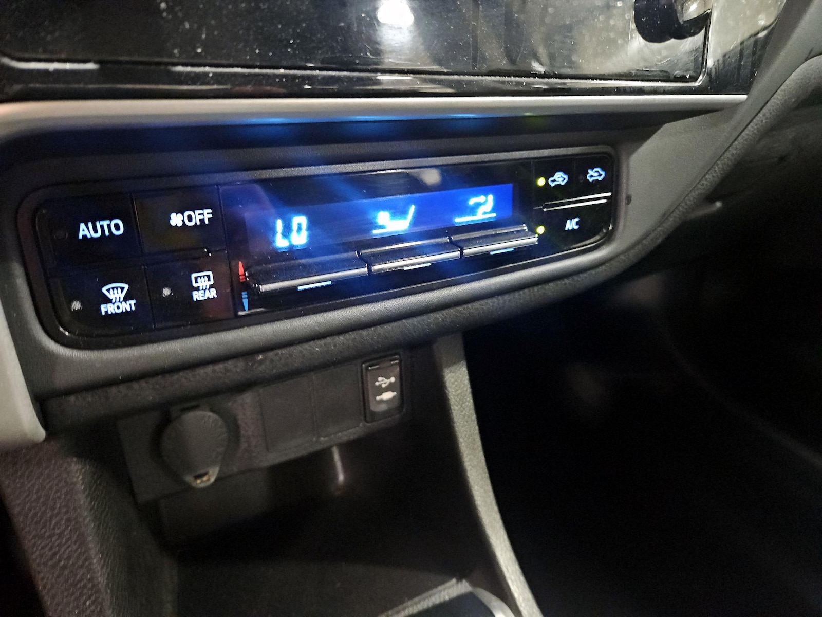 2019 Toyota Corolla LE - Photo 16