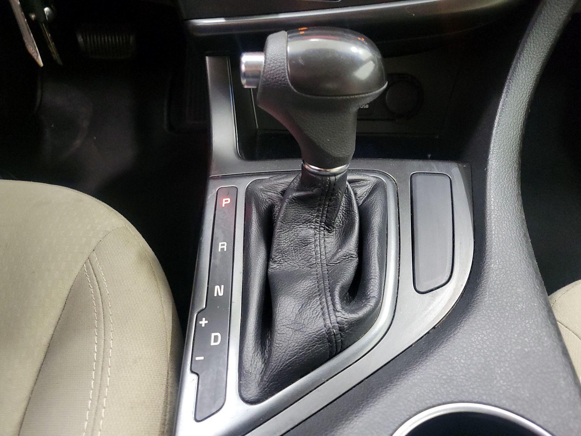 Thumbnail: 2015 Kia Optima - 16