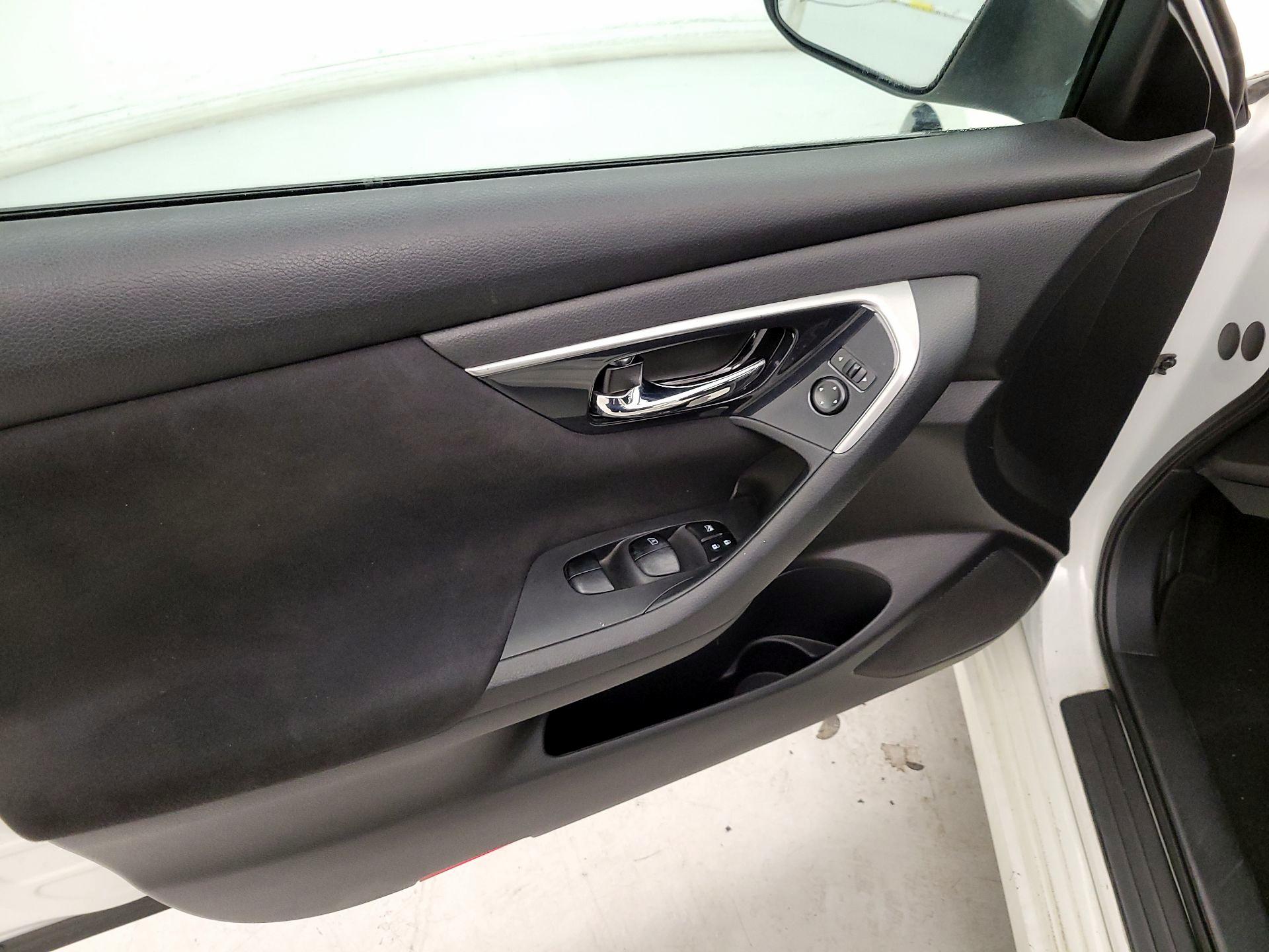 Thumbnail: 2014 Nissan Altima - 12