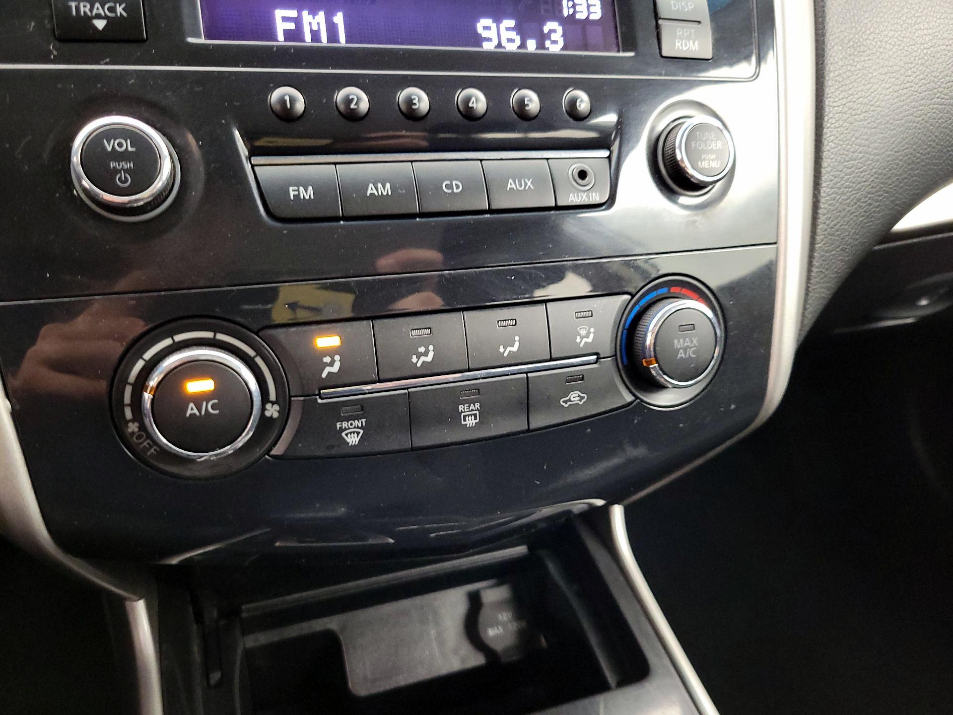 Thumbnail: 2014 Nissan Altima - 15