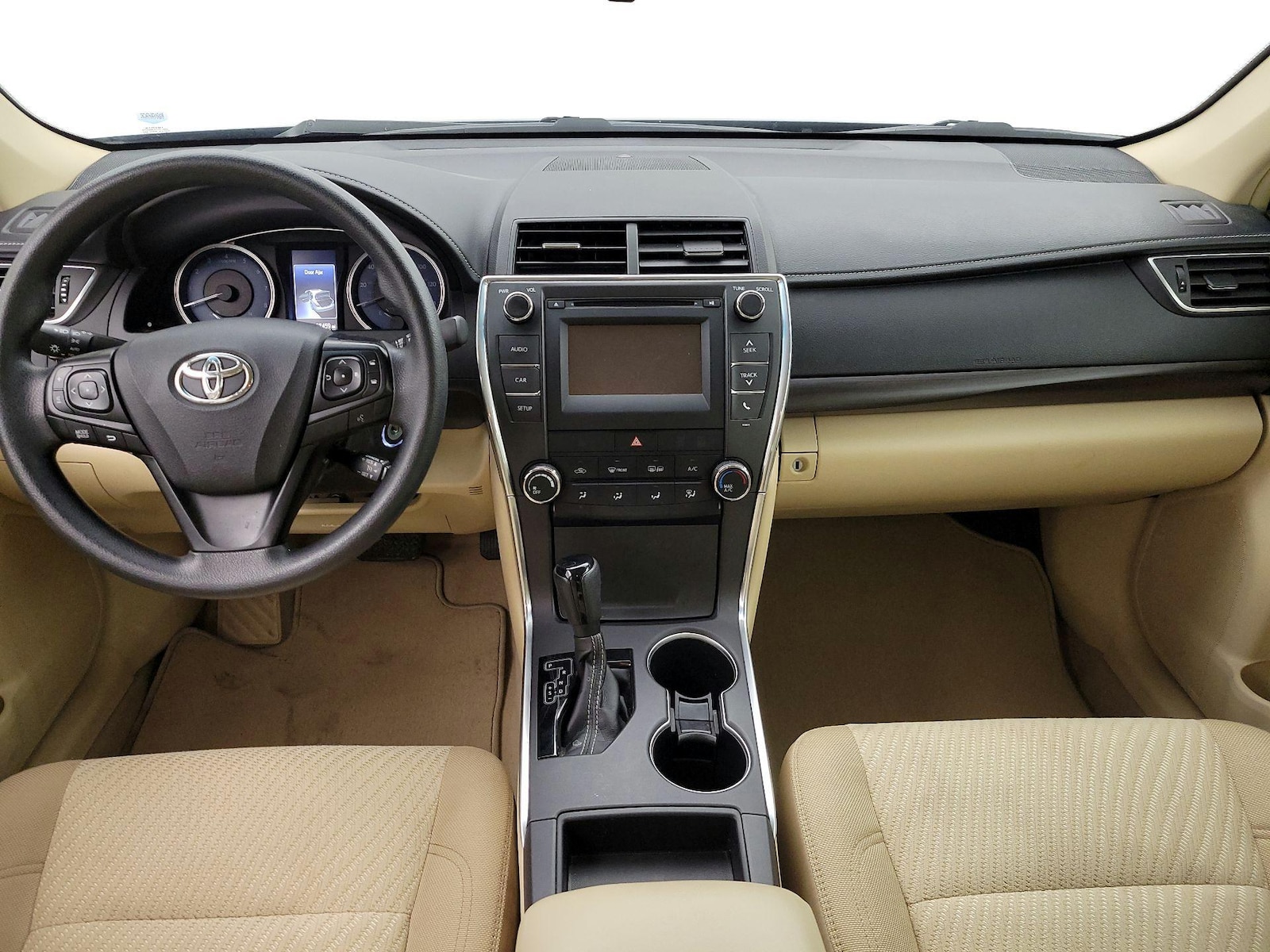 2017 Toyota Camry LE - Photo 10