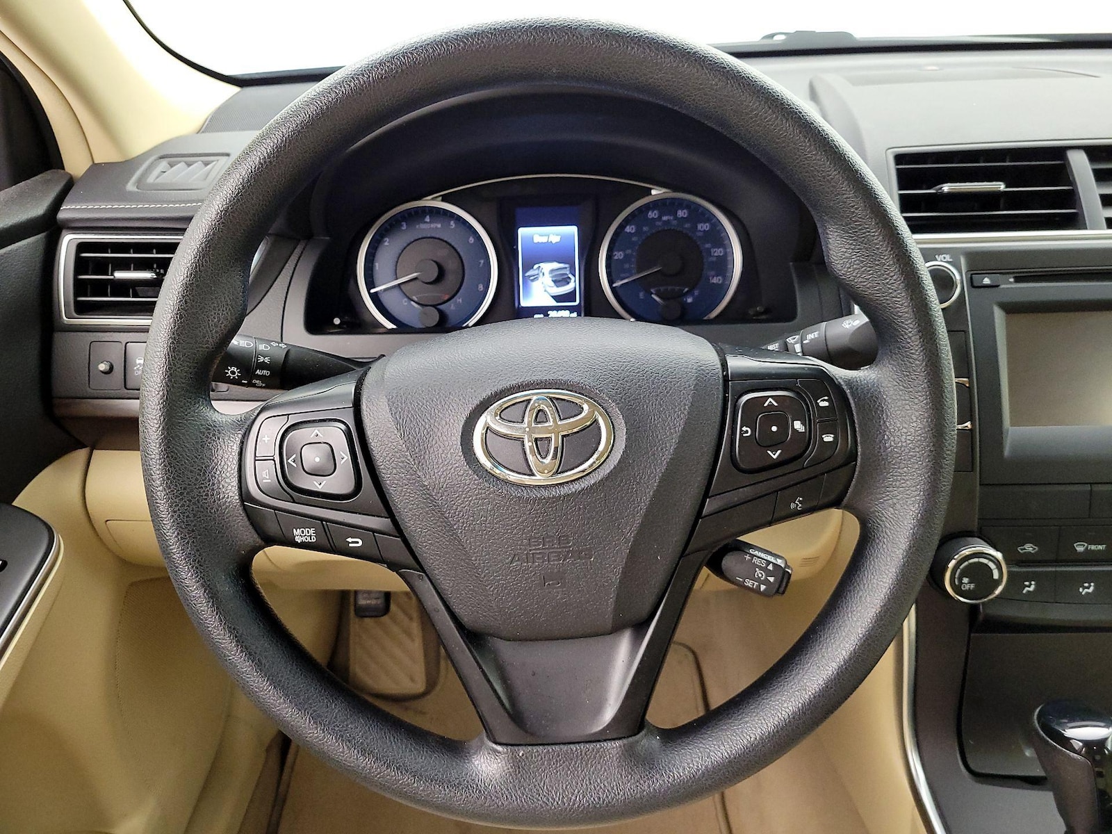 2017 Toyota Camry LE - Photo 11