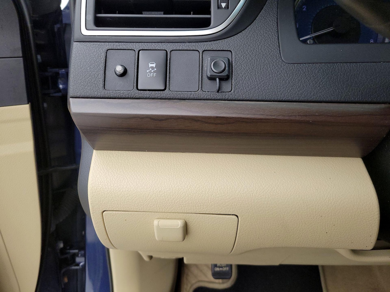 2017 Toyota Camry LE - Photo 14