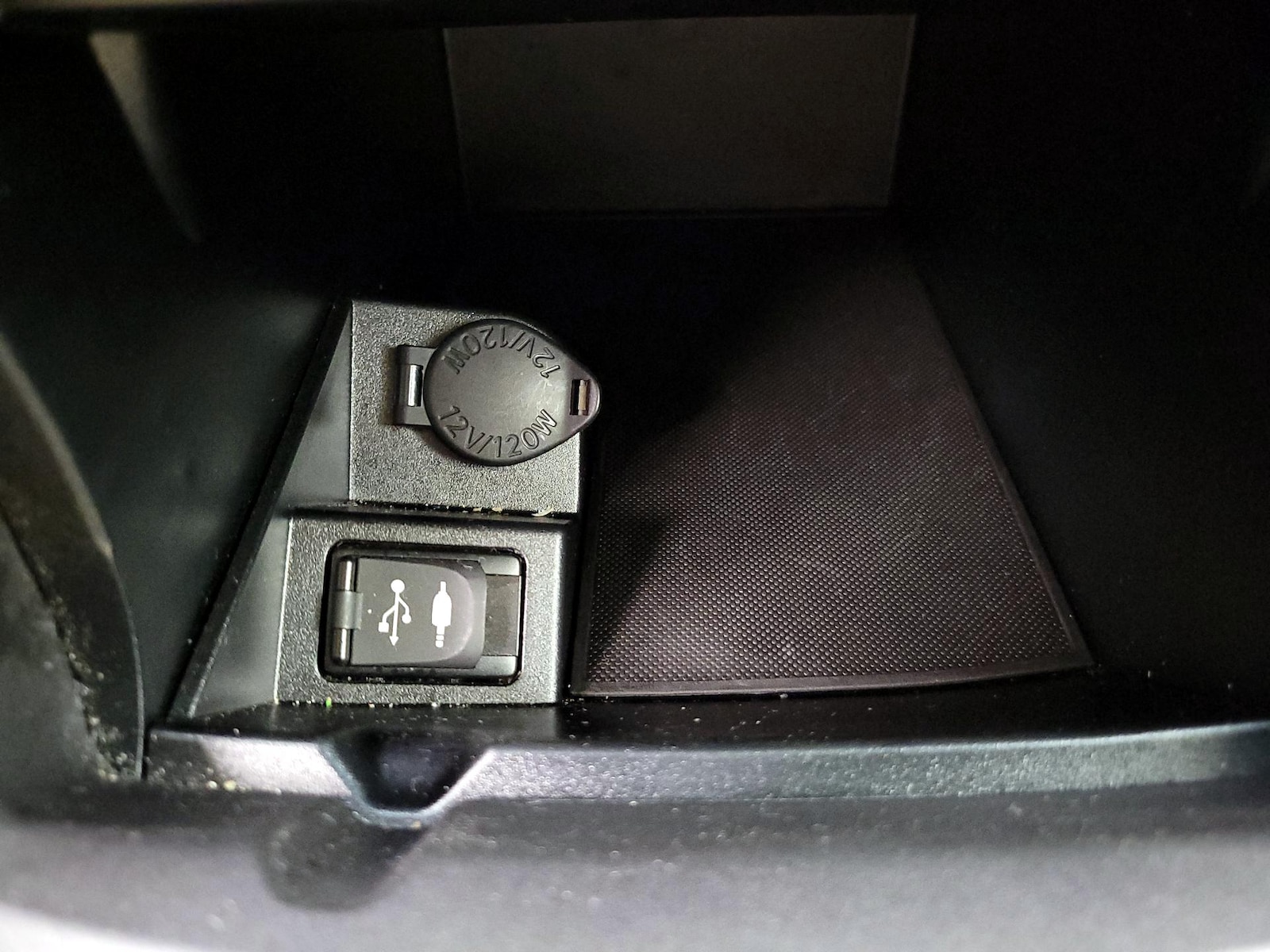 2017 Toyota Camry LE - Photo 19