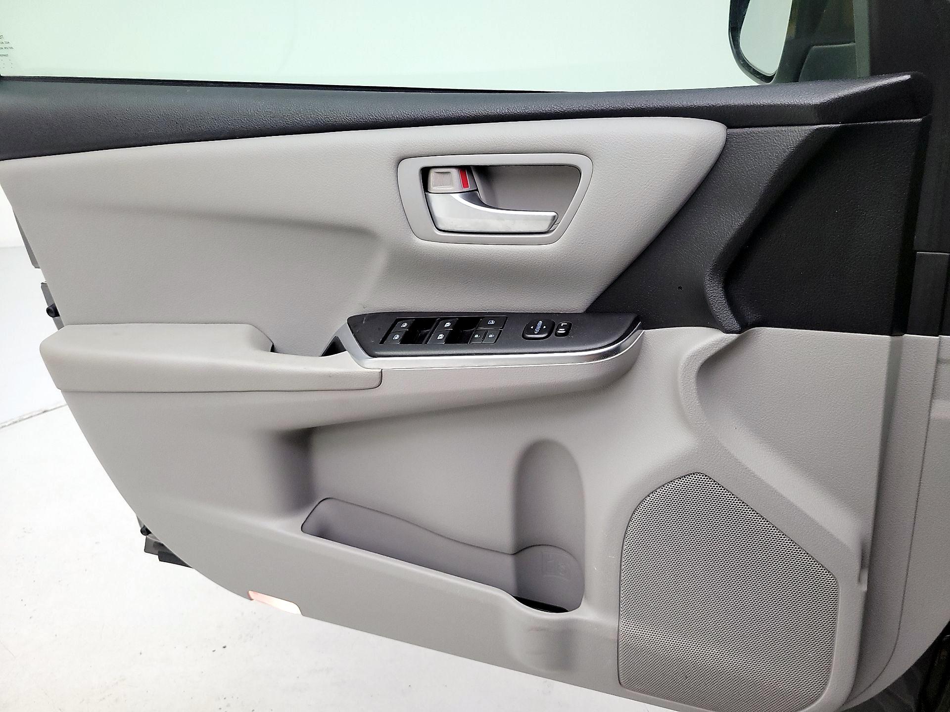Thumbnail: 2015 Toyota Camry - 10