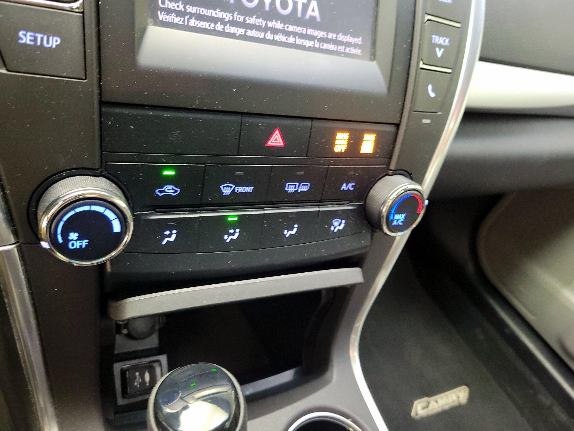 Thumbnail: 2015 Toyota Camry - 14