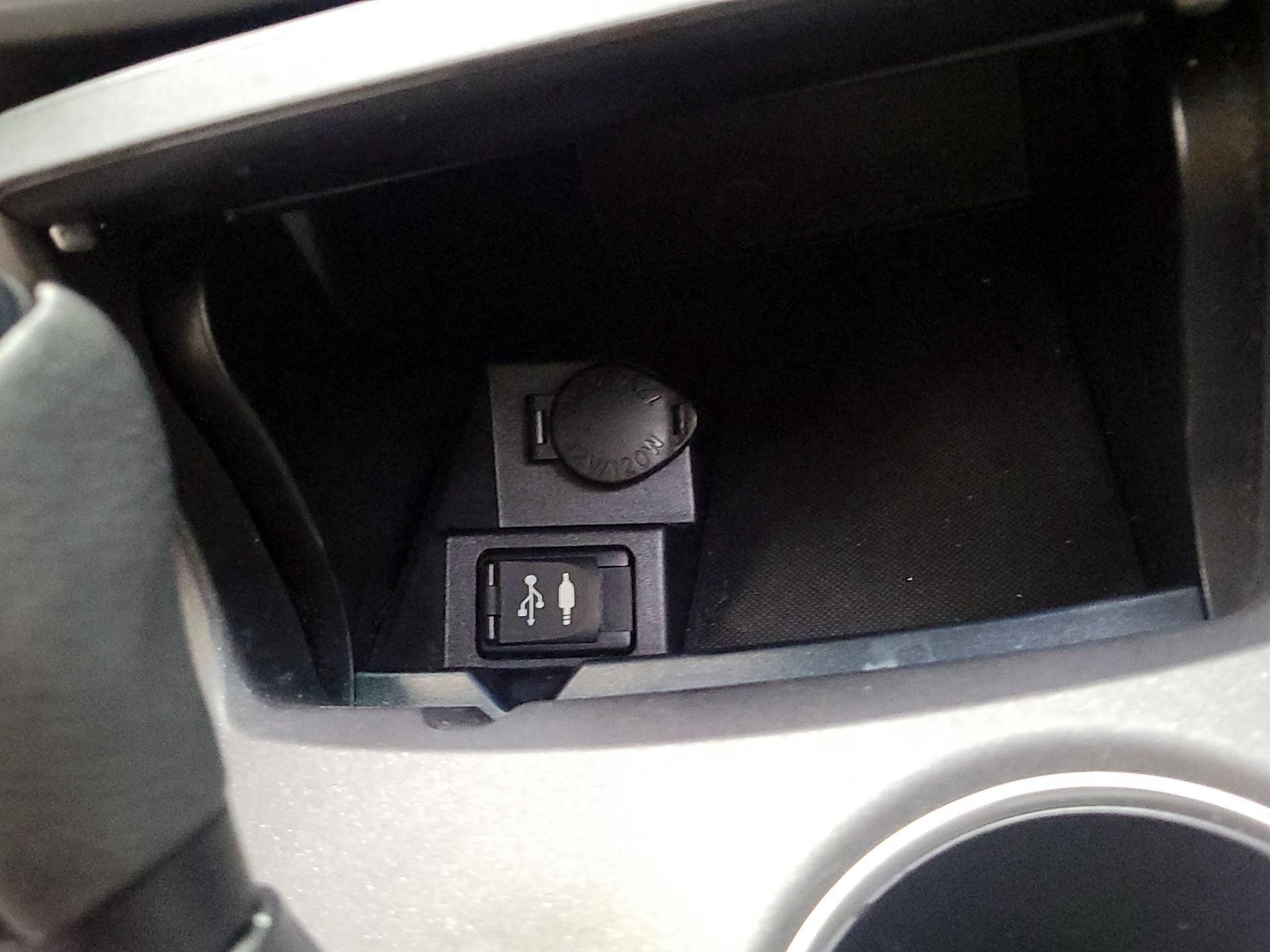 Thumbnail: 2015 Toyota Camry - 16