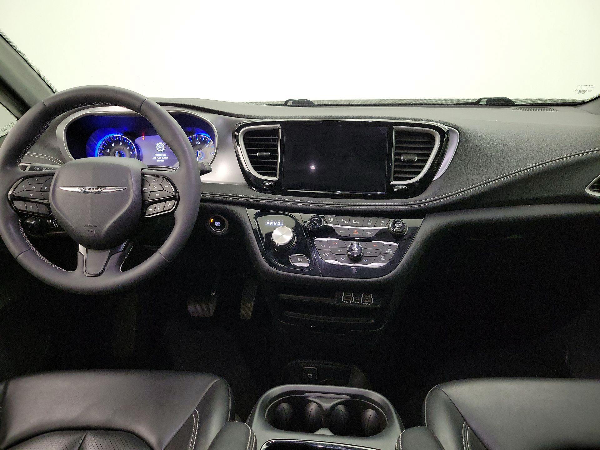 Thumbnail: 2023 Chrysler Pacifica - 9