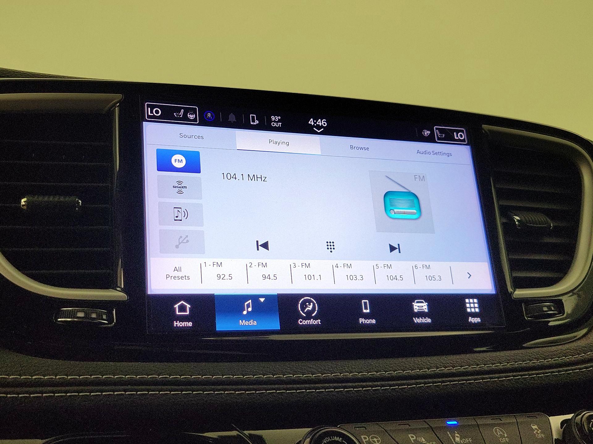 Thumbnail: 2023 Chrysler Pacifica - 15