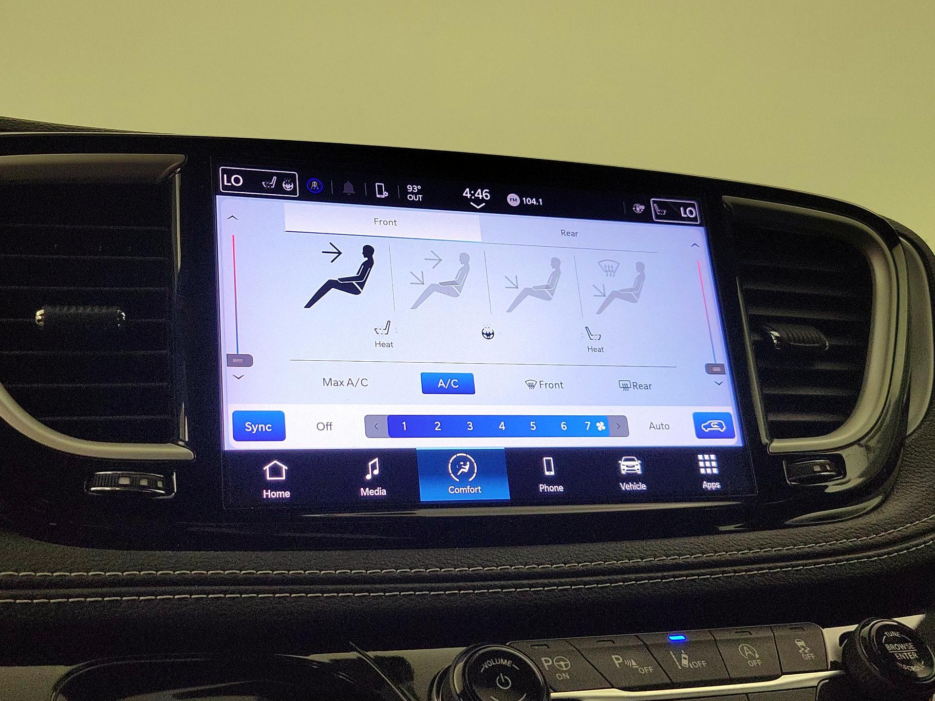 Thumbnail: 2023 Chrysler Pacifica - 16