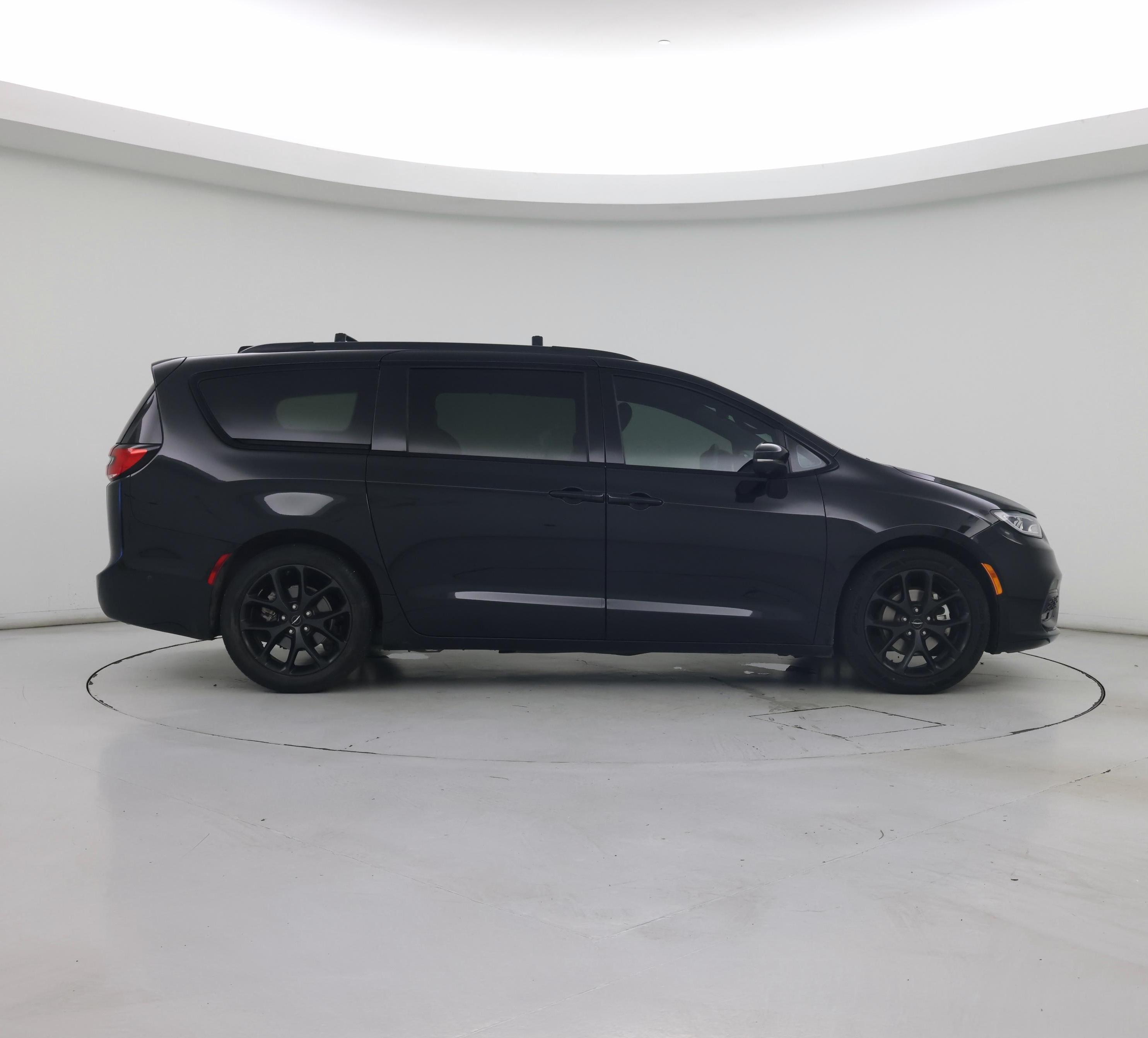 Thumbnail: 2023 Chrysler Pacifica - 7