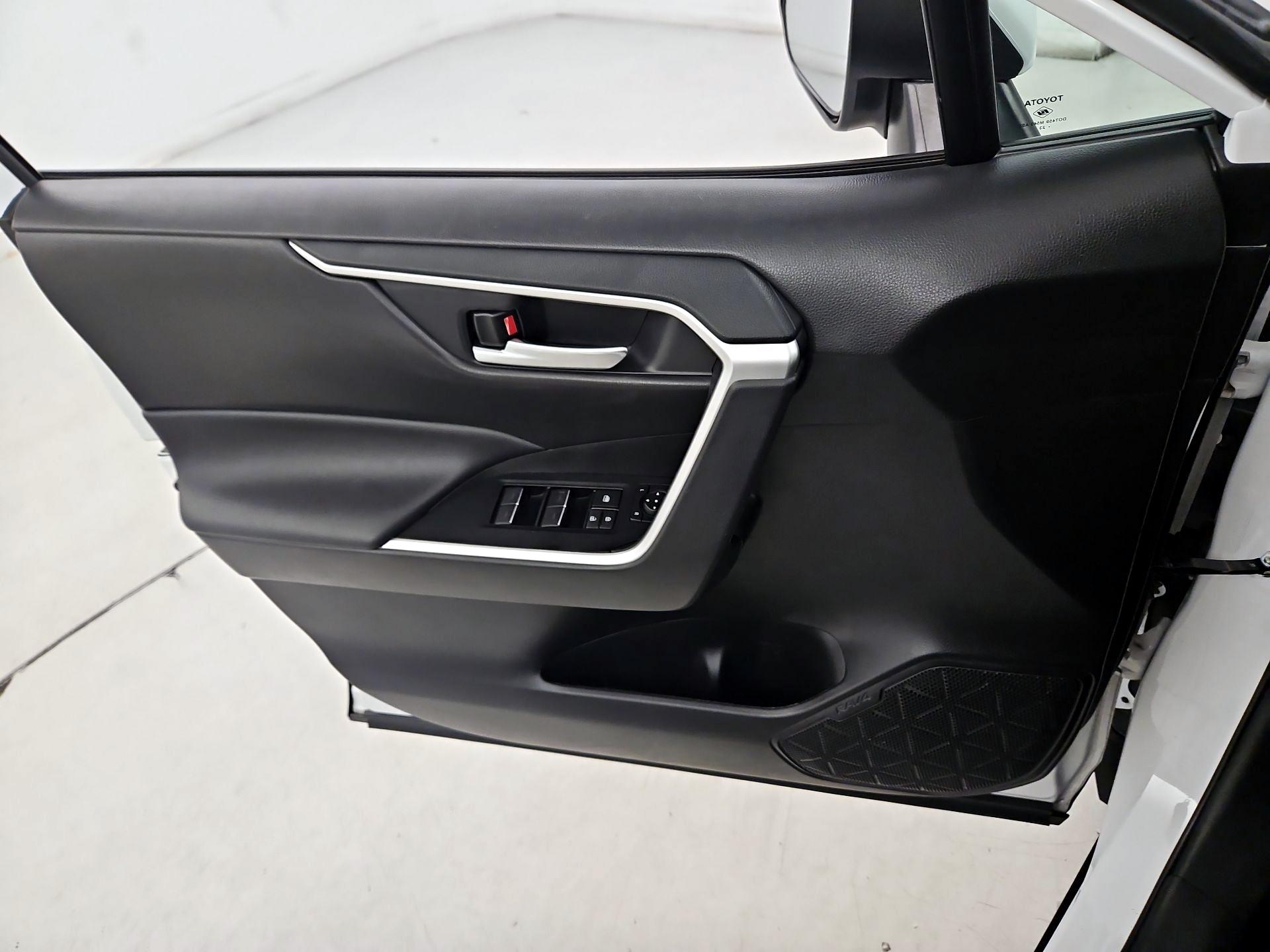Thumbnail: 2024 Toyota RAV4 - 12