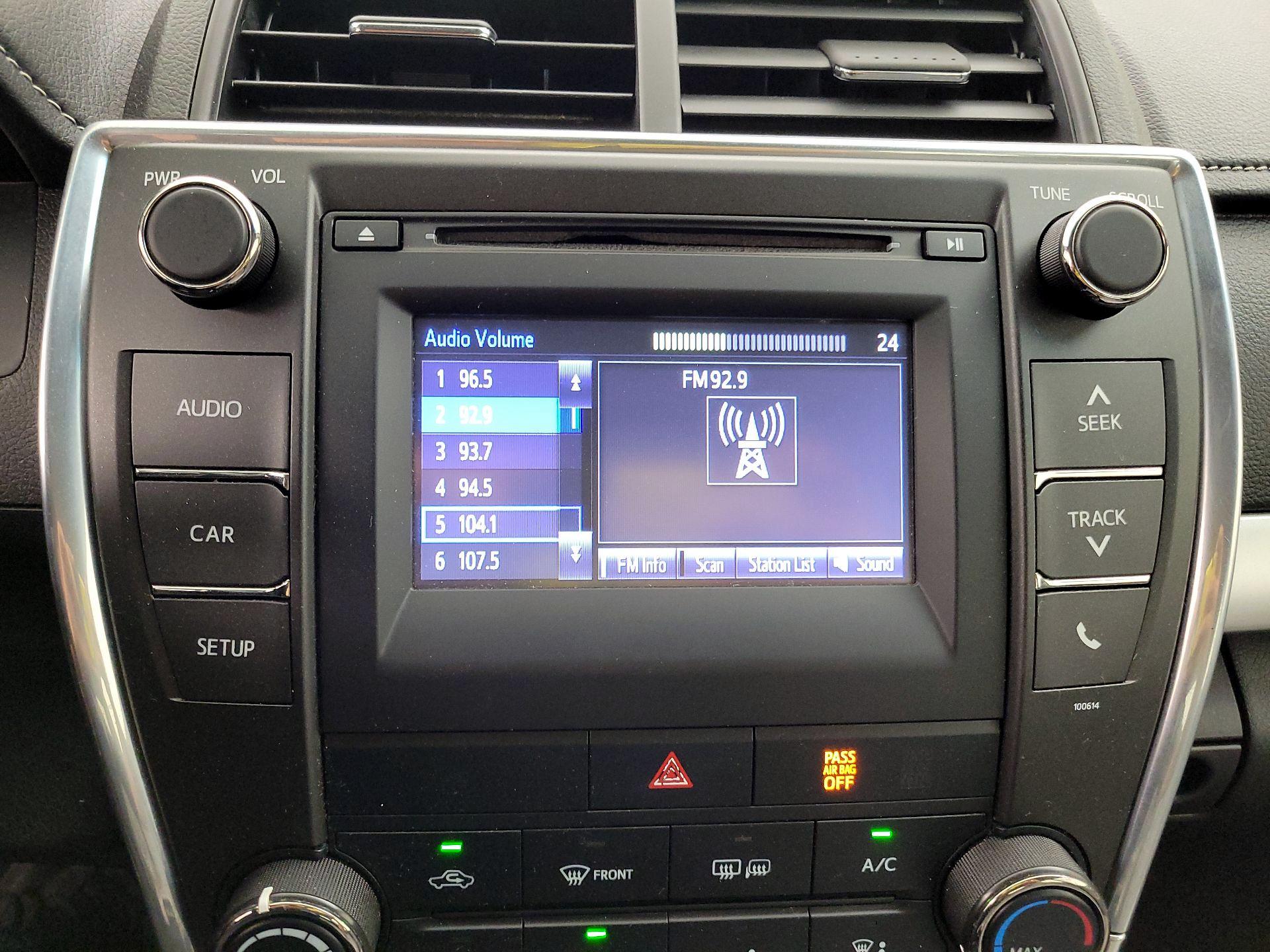 Thumbnail: 2016 Toyota Camry - 15