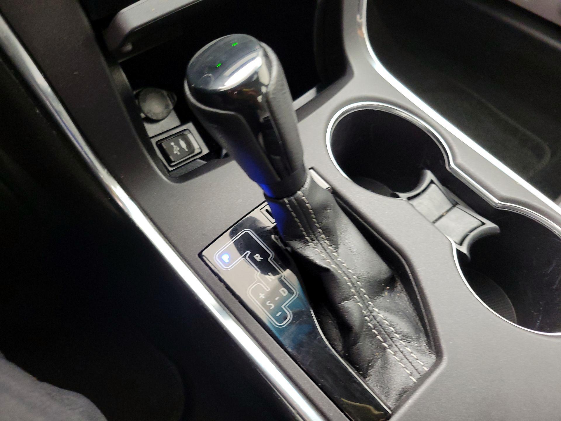 Thumbnail: 2016 Toyota Camry - 17