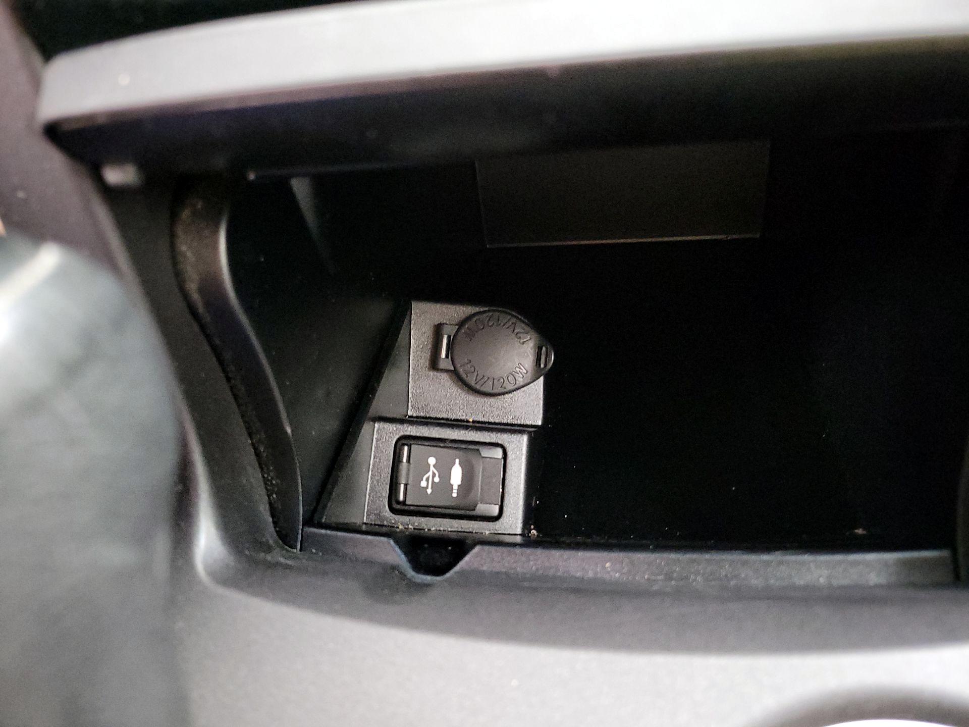 Thumbnail: 2016 Toyota Camry - 18