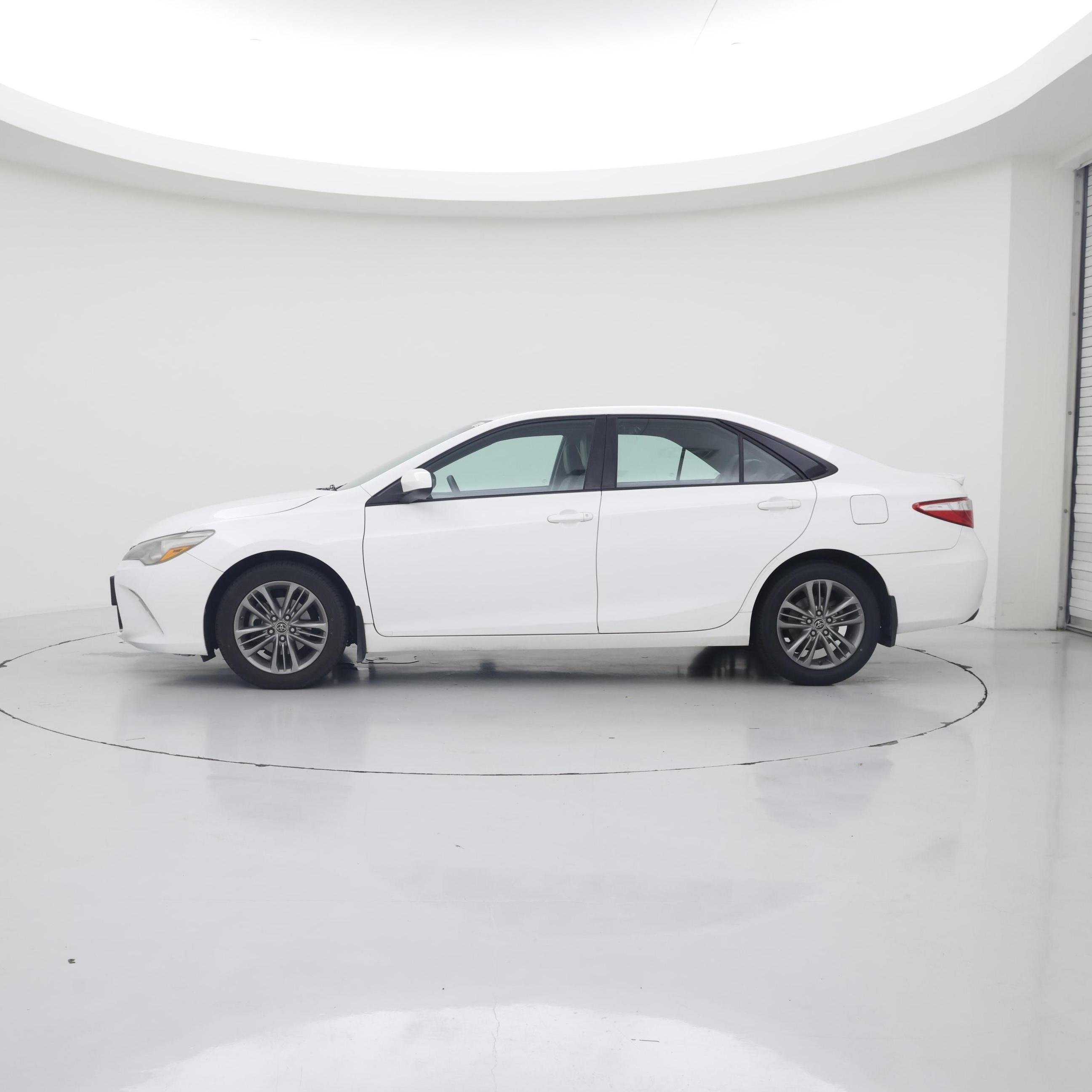 Thumbnail: 2016 Toyota Camry - 3