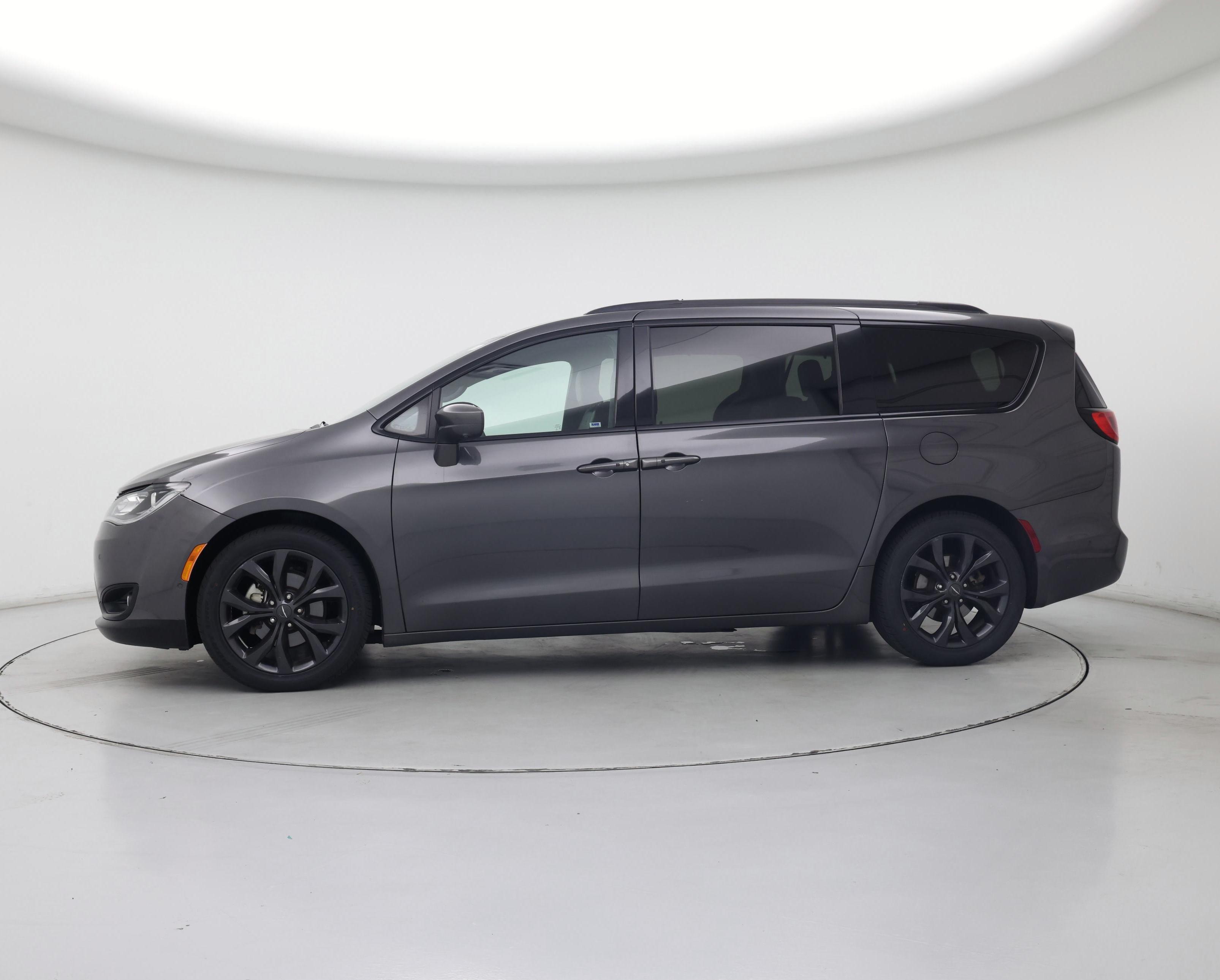 Thumbnail: 2020 Chrysler Pacifica - 3