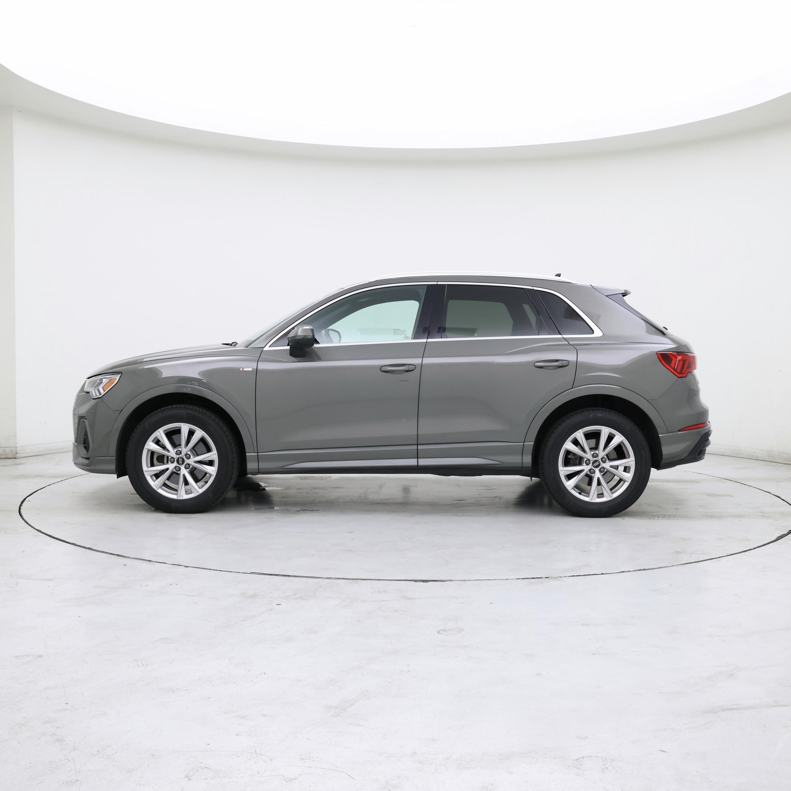 Thumbnail: 2021 Audi Q3 - 3