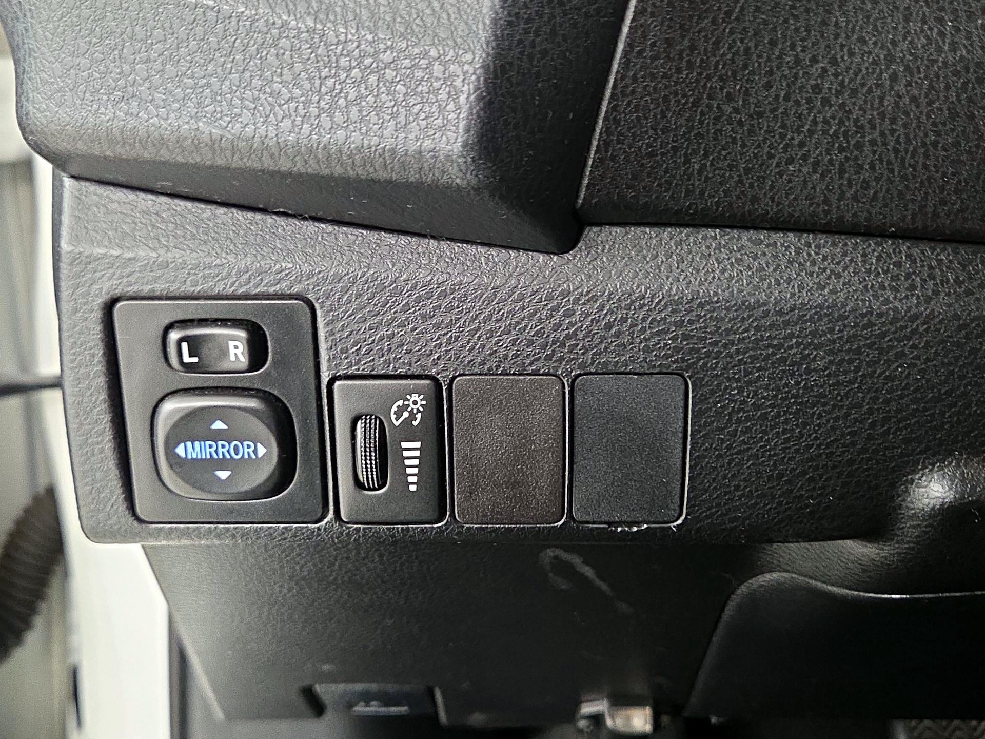 Thumbnail: 2014 Toyota Corolla - 13